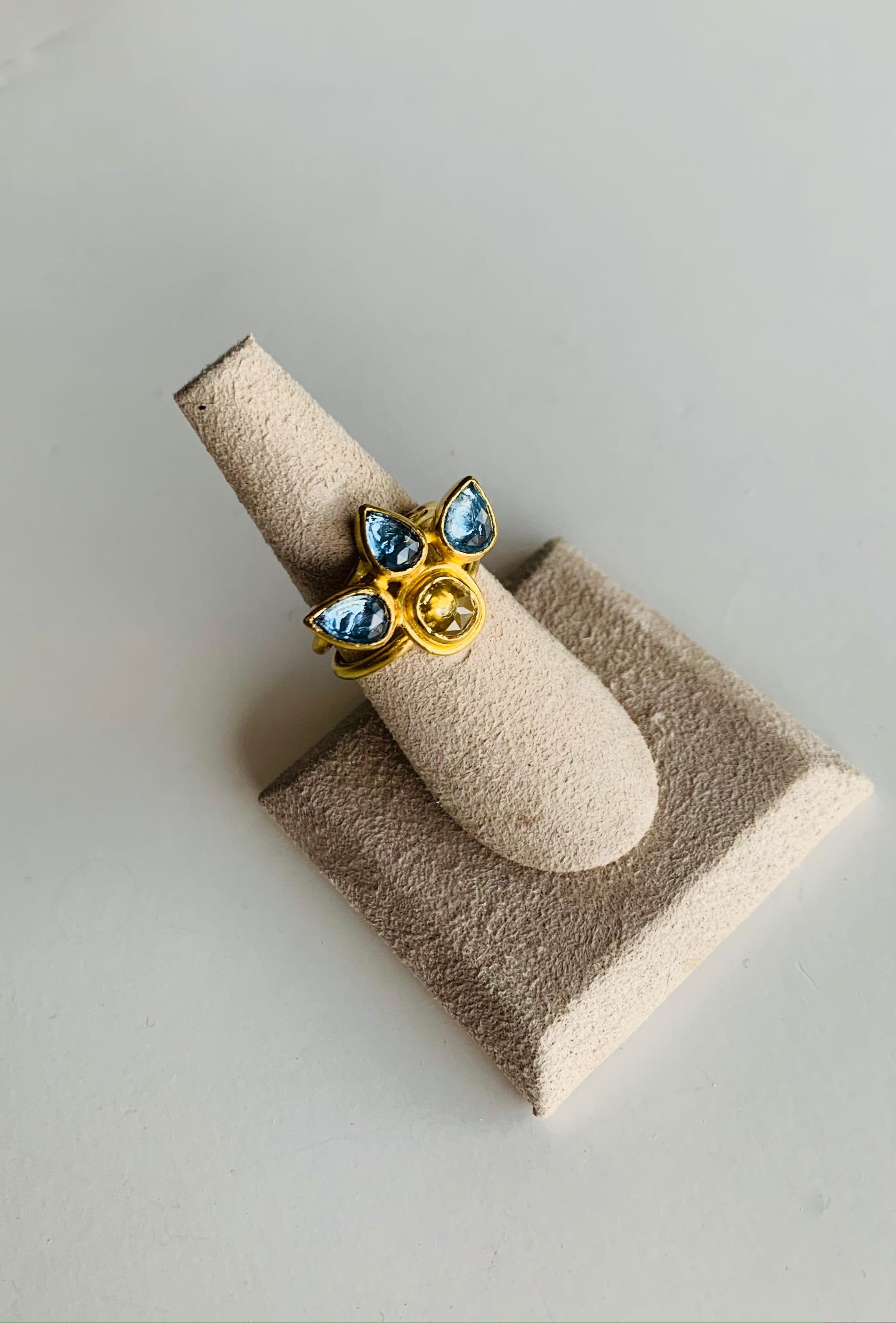 Yellow Diamond and Aquamarine Ring in 22 Karat Gold and 20 Karat Gold In New Condition For Sale In New York, NY