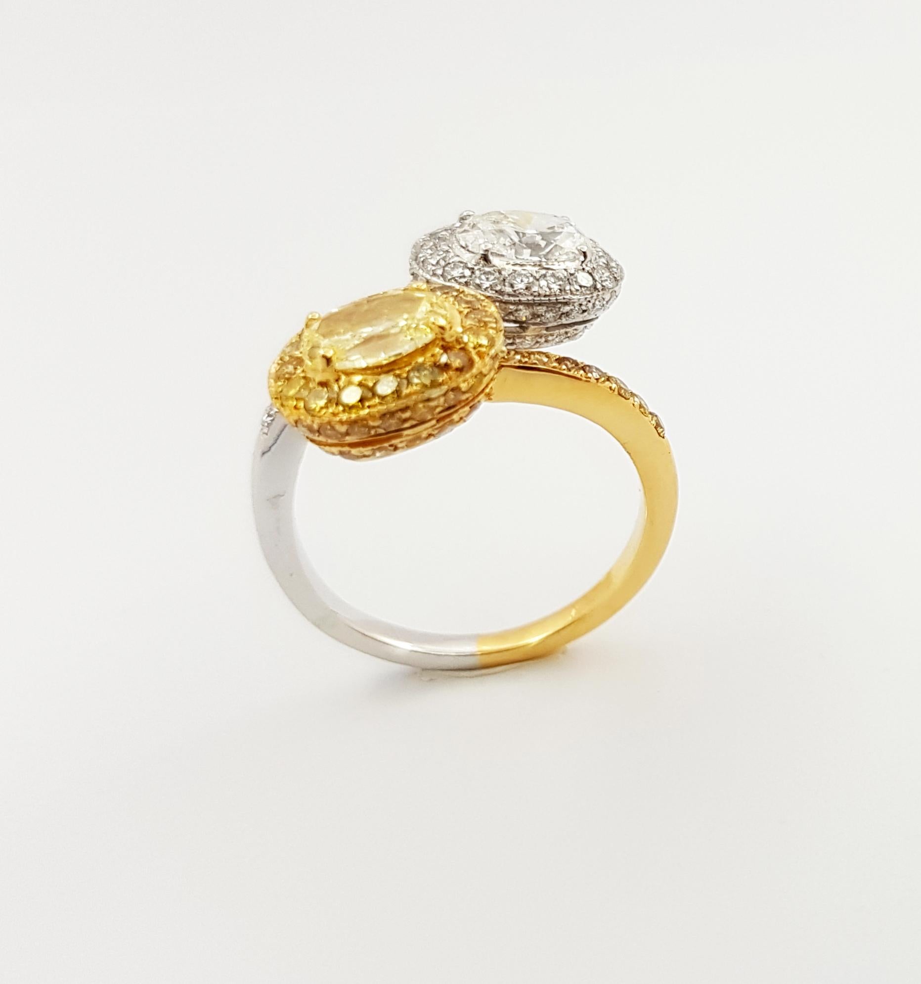 Yellow Diamond and Diamond Ring Set in 18 Karat Gold Settings For Sale 4