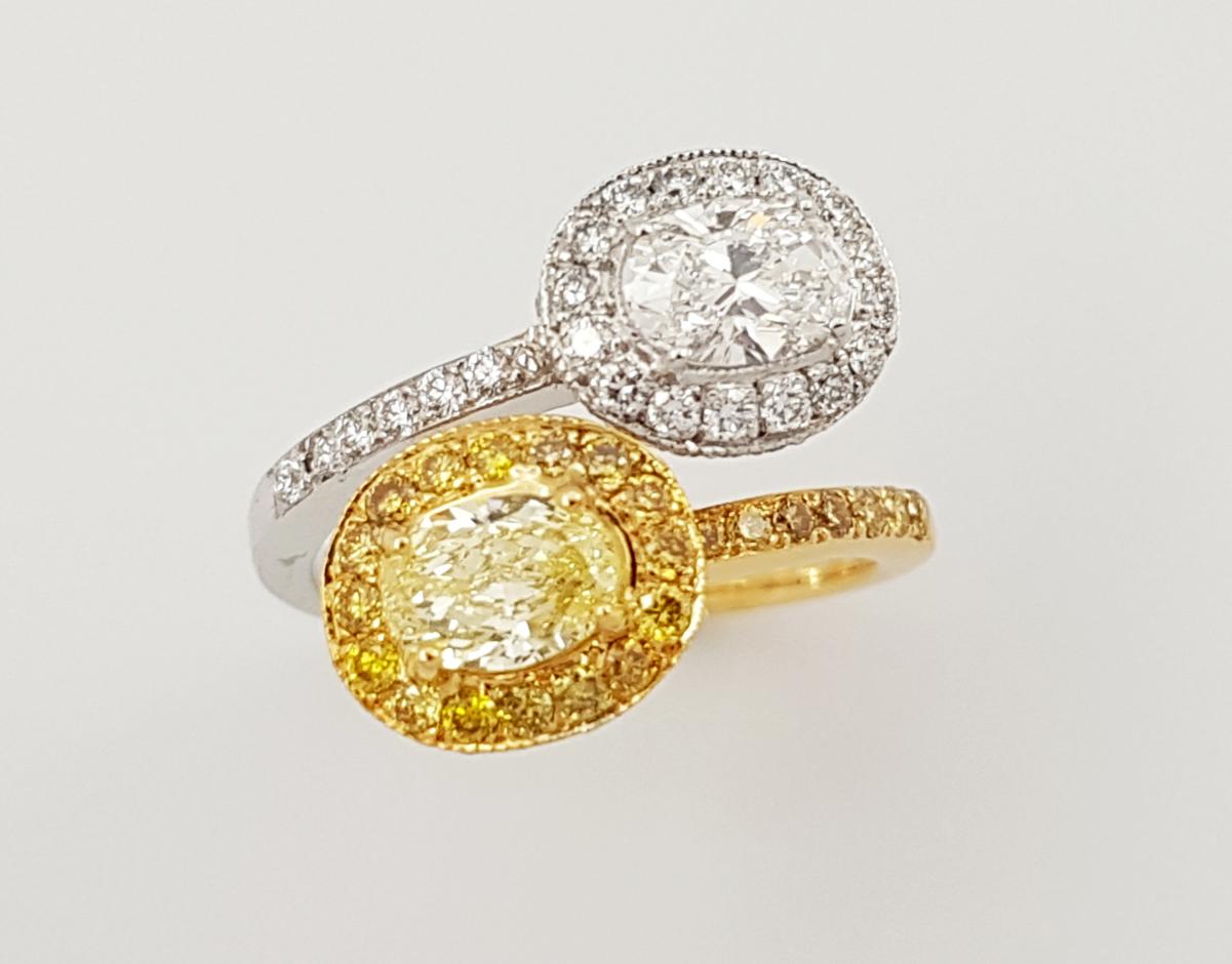 Yellow Diamond and Diamond Ring Set in 18 Karat Gold Settings For Sale 6