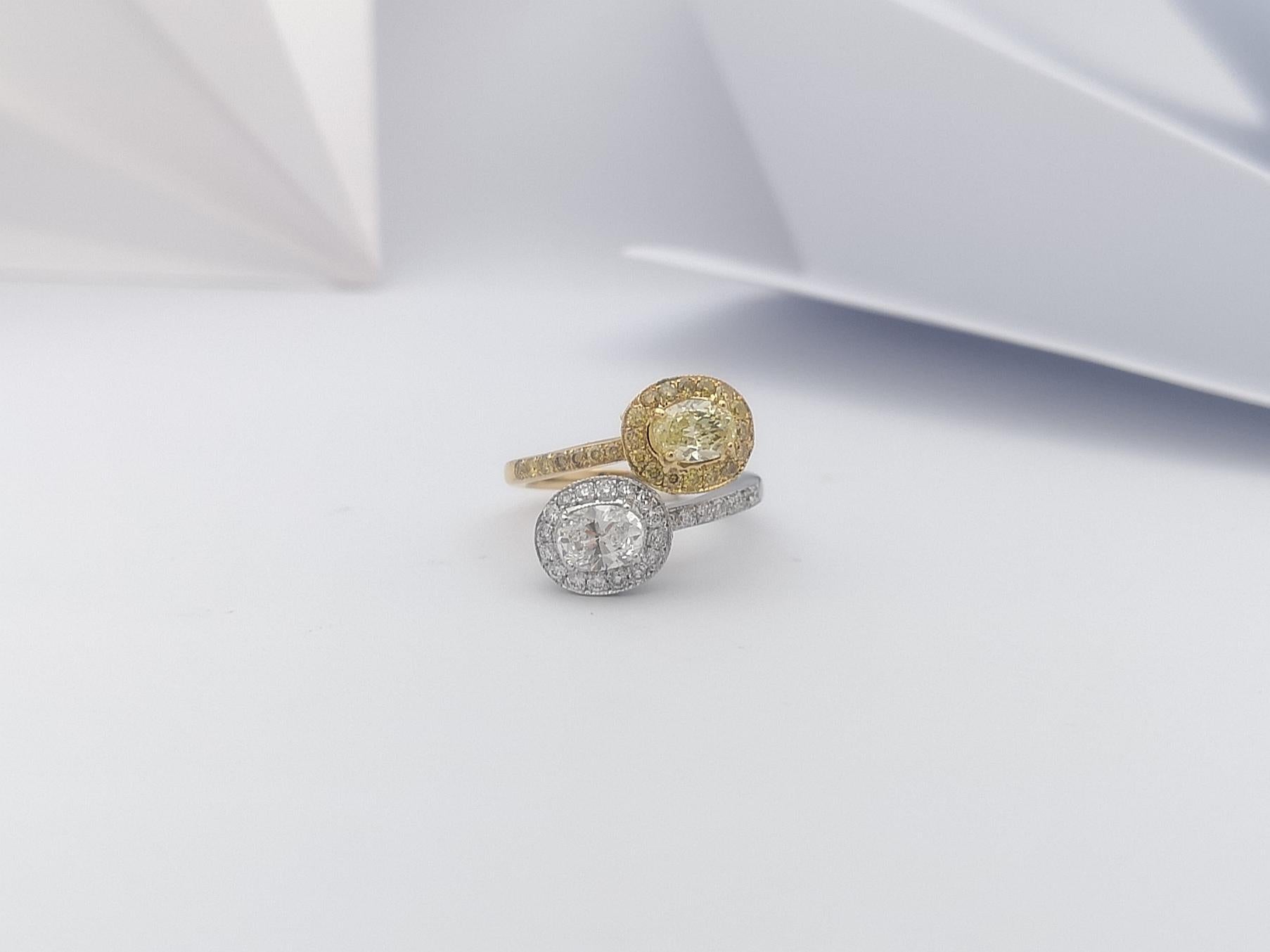 Yellow Diamond and Diamond Ring Set in 18 Karat Gold Settings For Sale 7