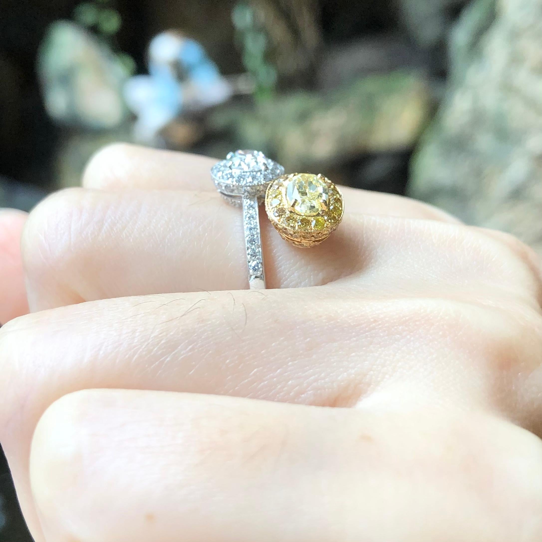 Women's Yellow Diamond and Diamond Ring Set in 18 Karat Gold Settings For Sale