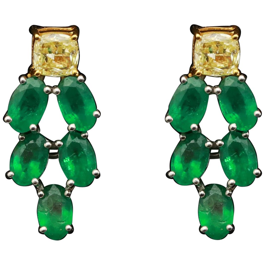 Yellow Diamond and Emeralds Earring in 18 Karat Gold For Sale