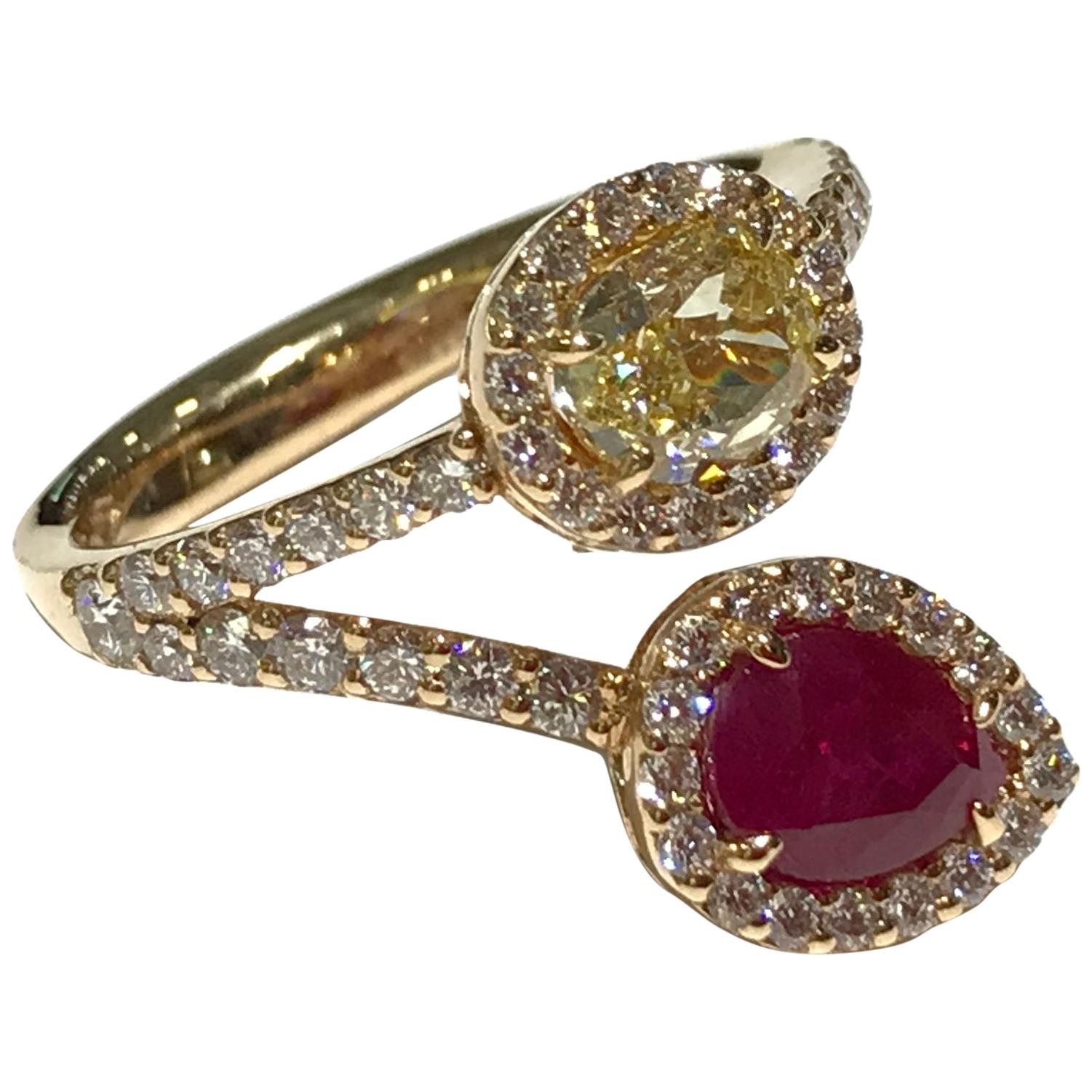 Yellow Diamond and Ruby Ring For Sale