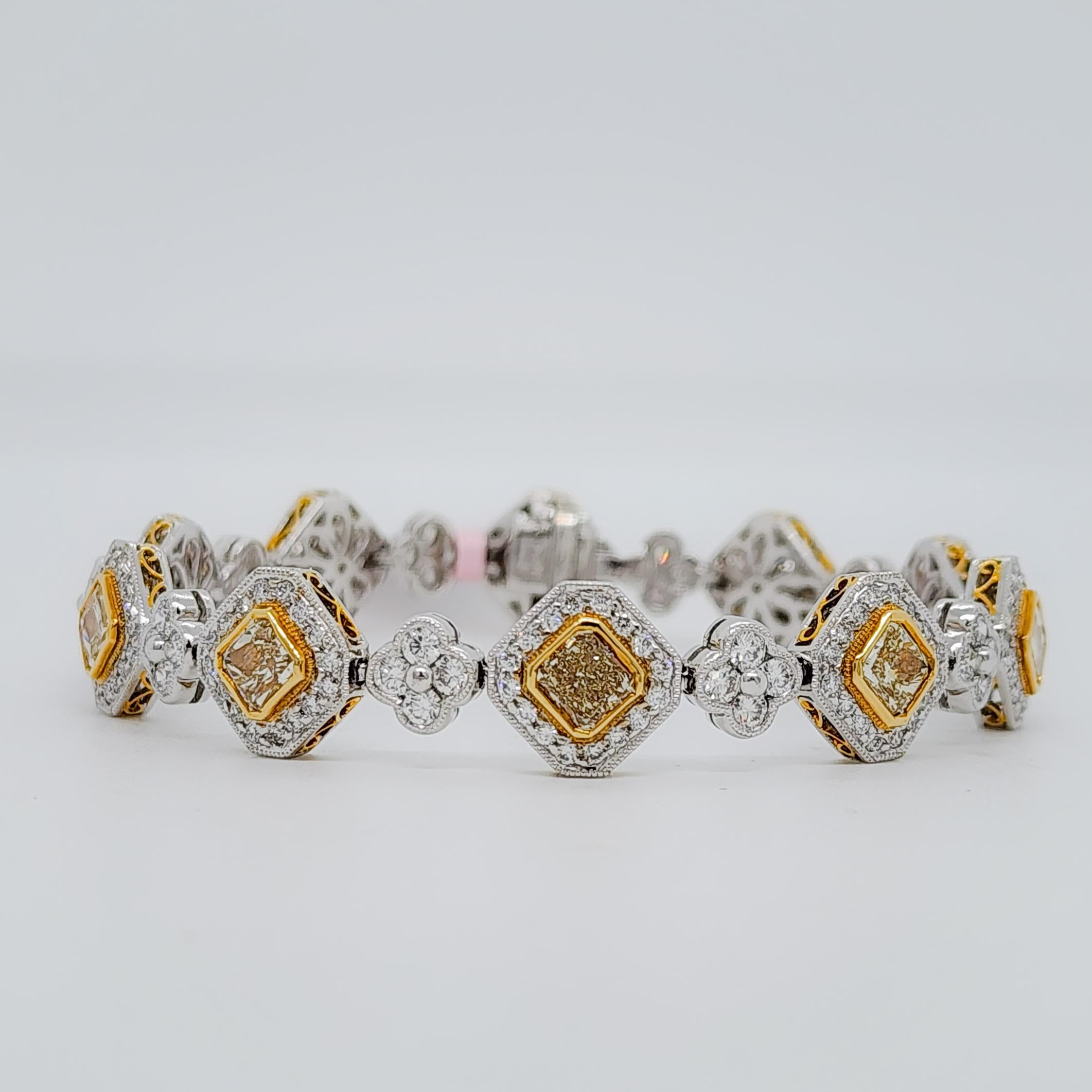 Yellow Diamond and White Diamond Bracelet in 18k In New Condition For Sale In Los Angeles, CA