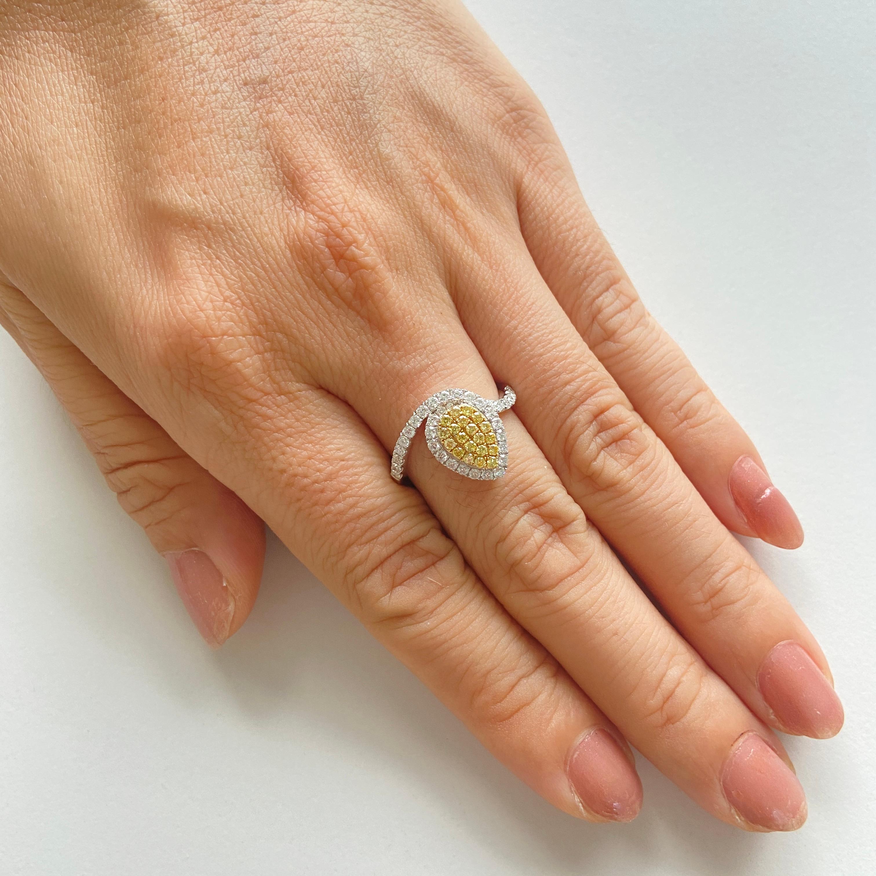 Yellow Diamond and White Diamond Cocktail Ring In New Condition For Sale In Hong Kong, HK