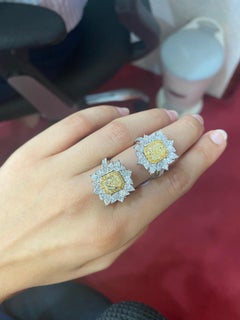 Conjunto de Pendientes y Anillo de Diamante Amarillo y Diamante Blanco