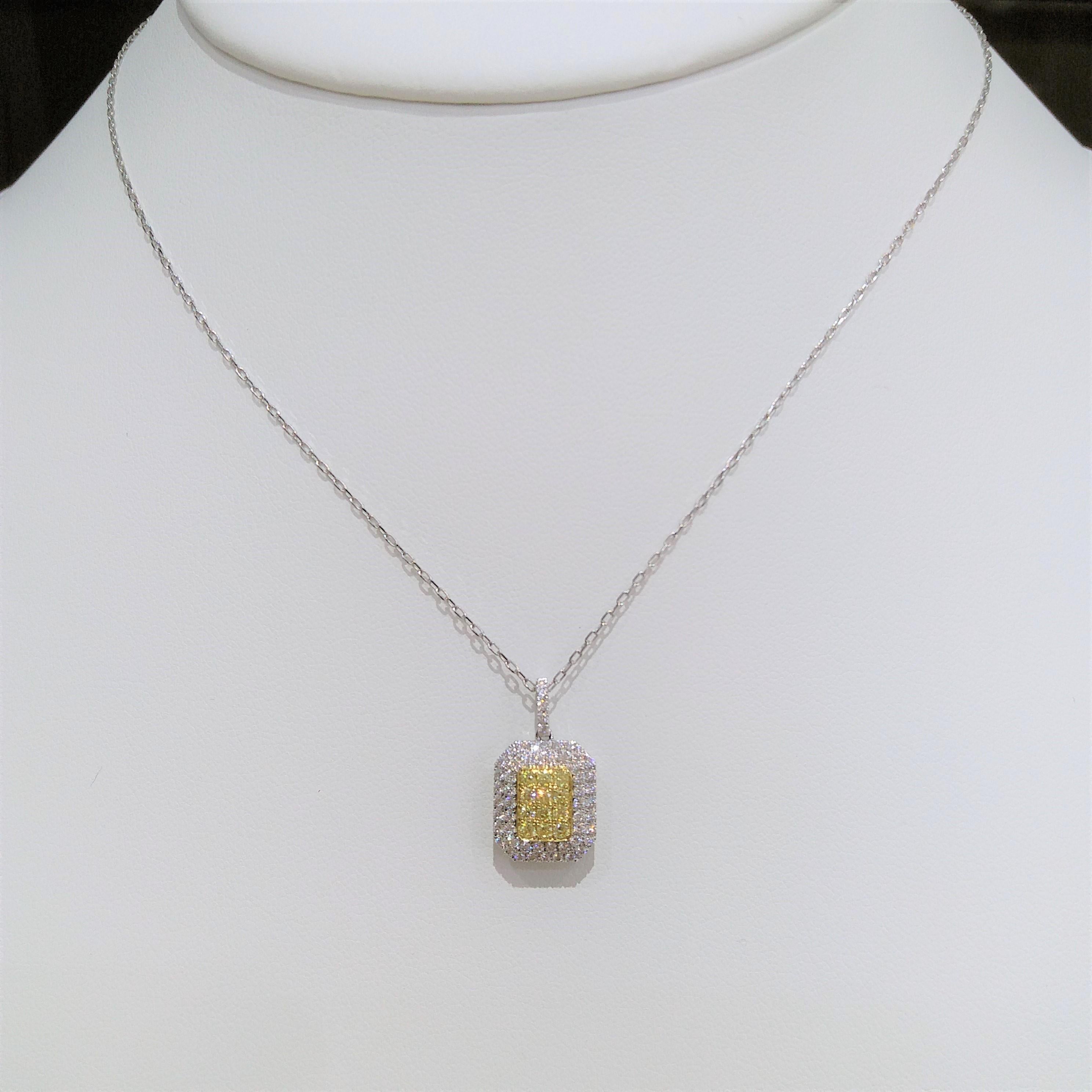 Halskette aus Platin mit gelbem Diamant und weißem Diamant-Anhänger (Zeitgenössisch) im Angebot
