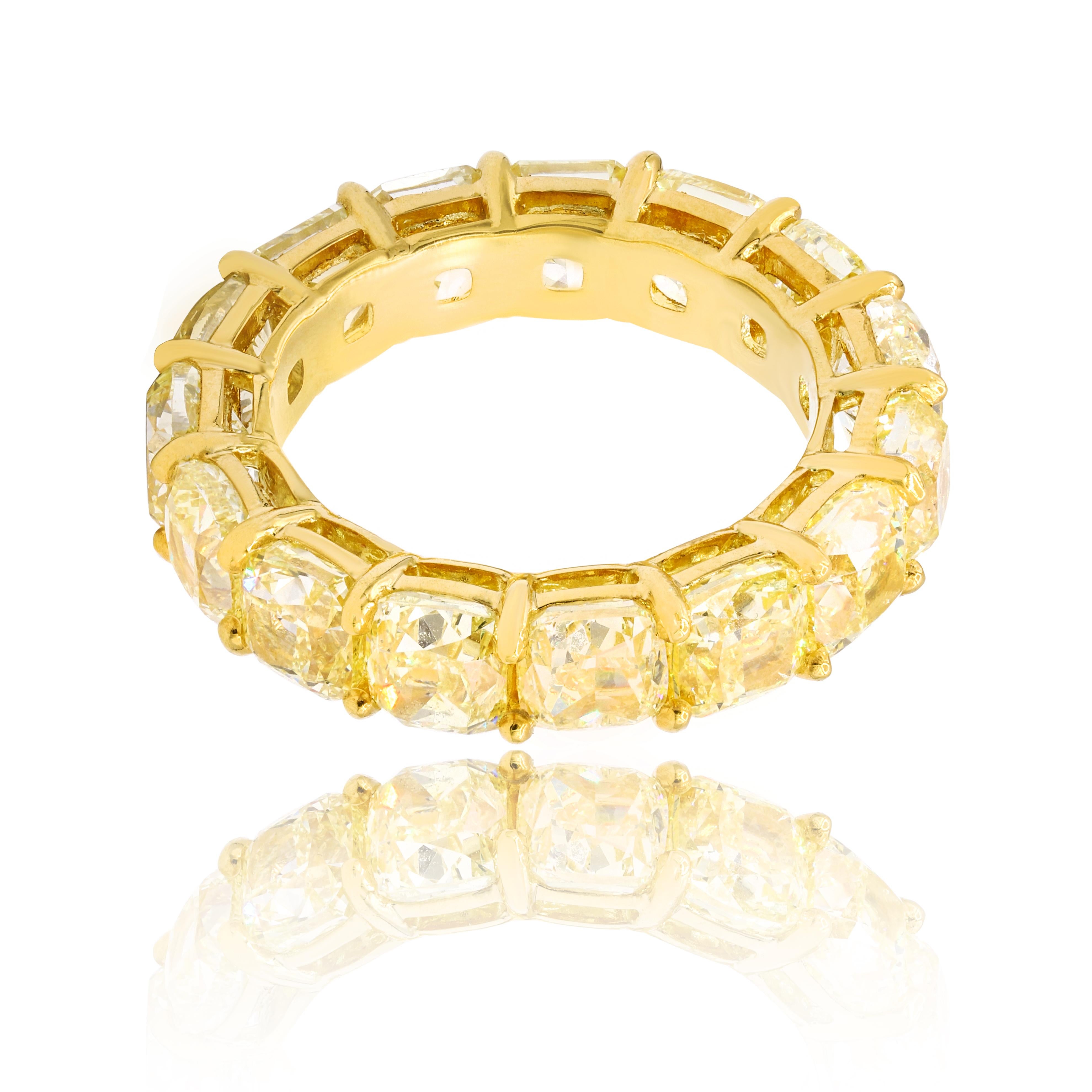 Yellow Diamond Band, Features Yellow Cushion Cut Diamonds In New Condition For Sale In New York, NY