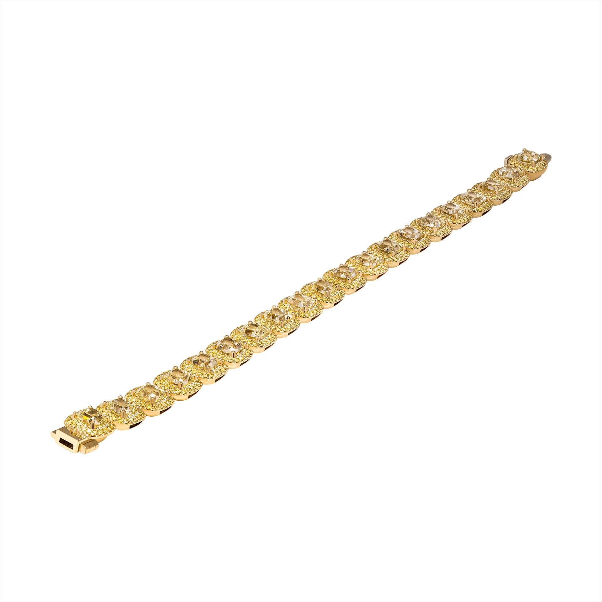 Taille coussin Bracelet en or jaune 18 carats avec diamants jaunes en vente