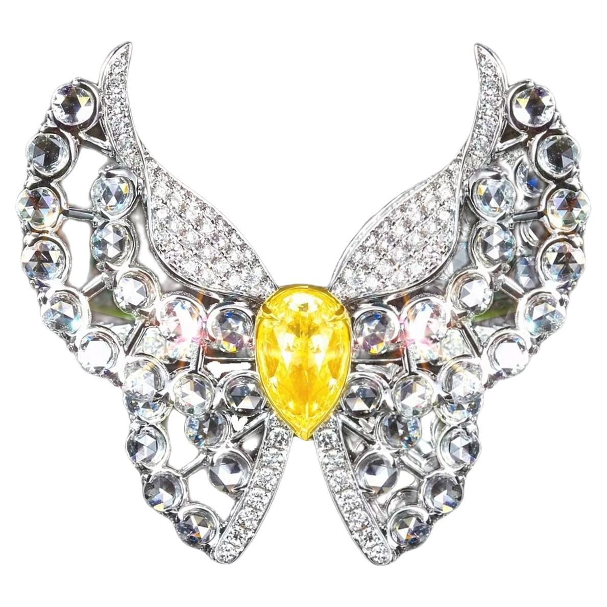 Trio di farfalle - Indossare: diamante giallo a forma di goccia da 1ct Mastery in vendita