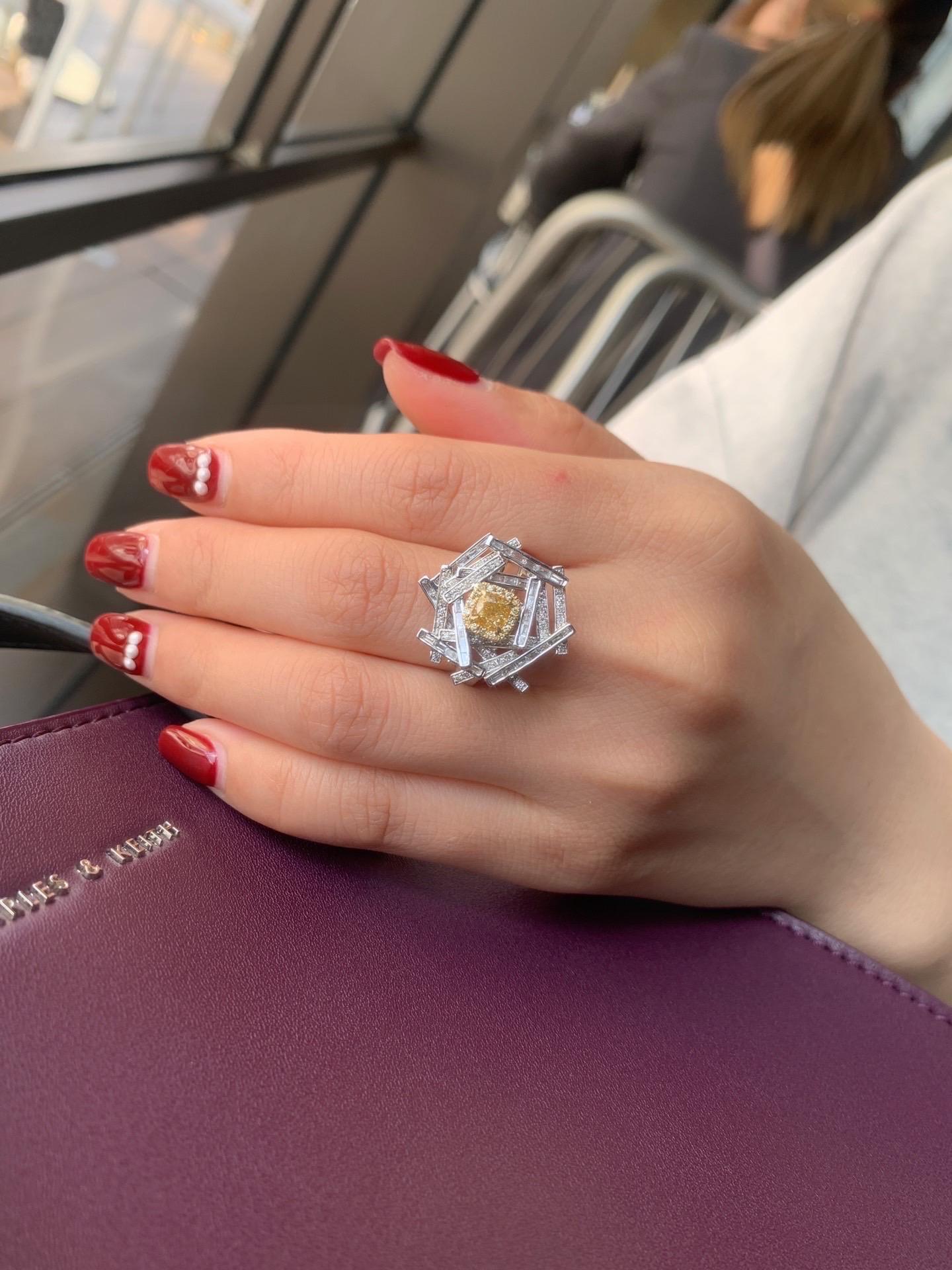 Yellow Diamond Ring 18k White Gold Diamond Jewelry Luxury Jewelry
mosaic material
diamond
Precious Metal Condition
18K white gold　
Certificate of authenticity
Appraisal certificate
color
18k white gold
Processing technology
diamond