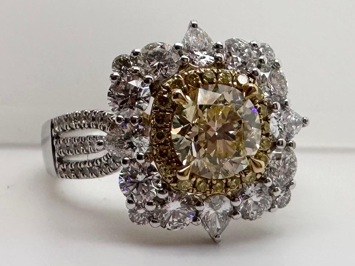 Bague de fiançailles diamant jaune 1 carat certifié GIA Neuf - En vente à Boca Raton, FL