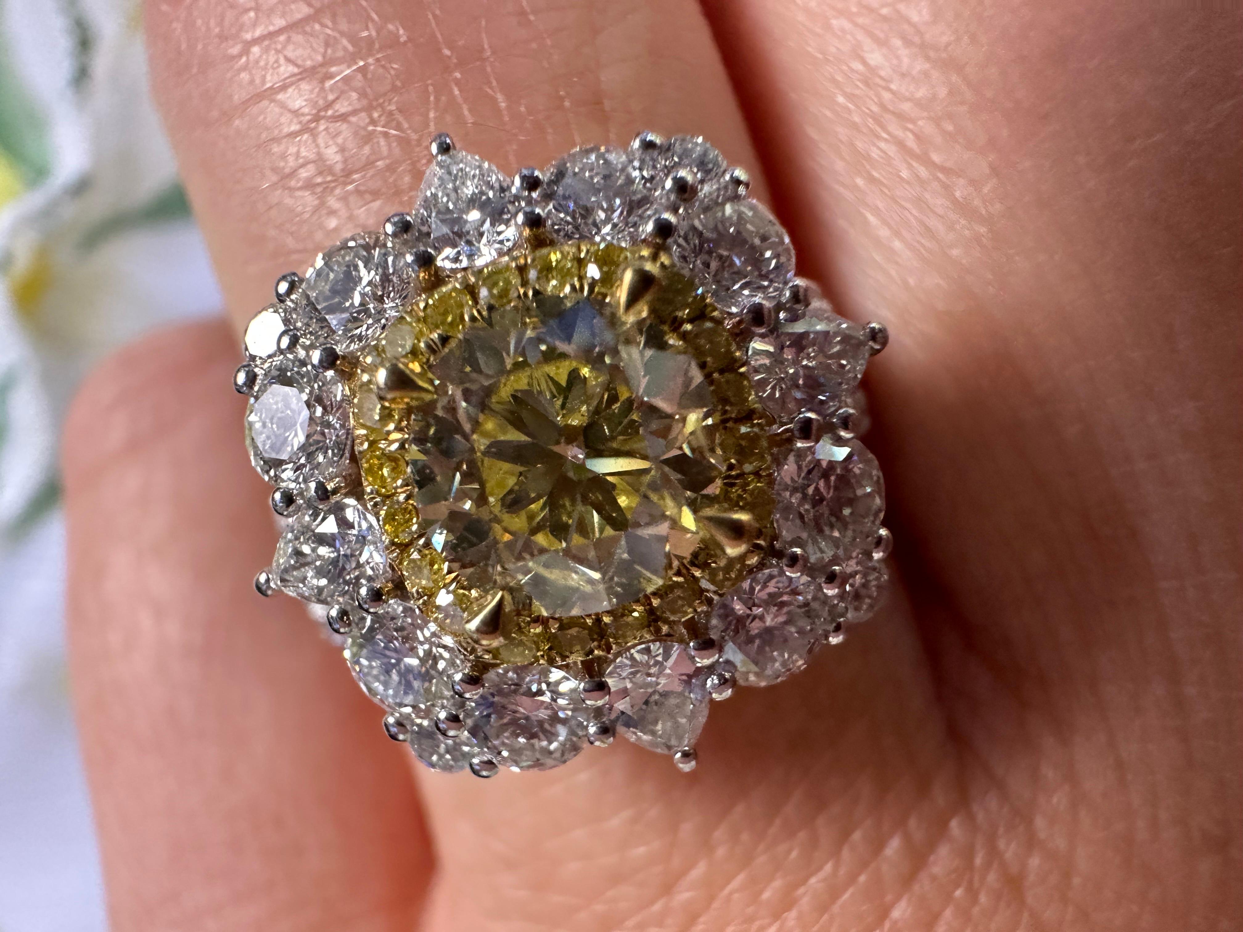 Bague de fiançailles diamant jaune 1 carat certifié GIA en vente 2