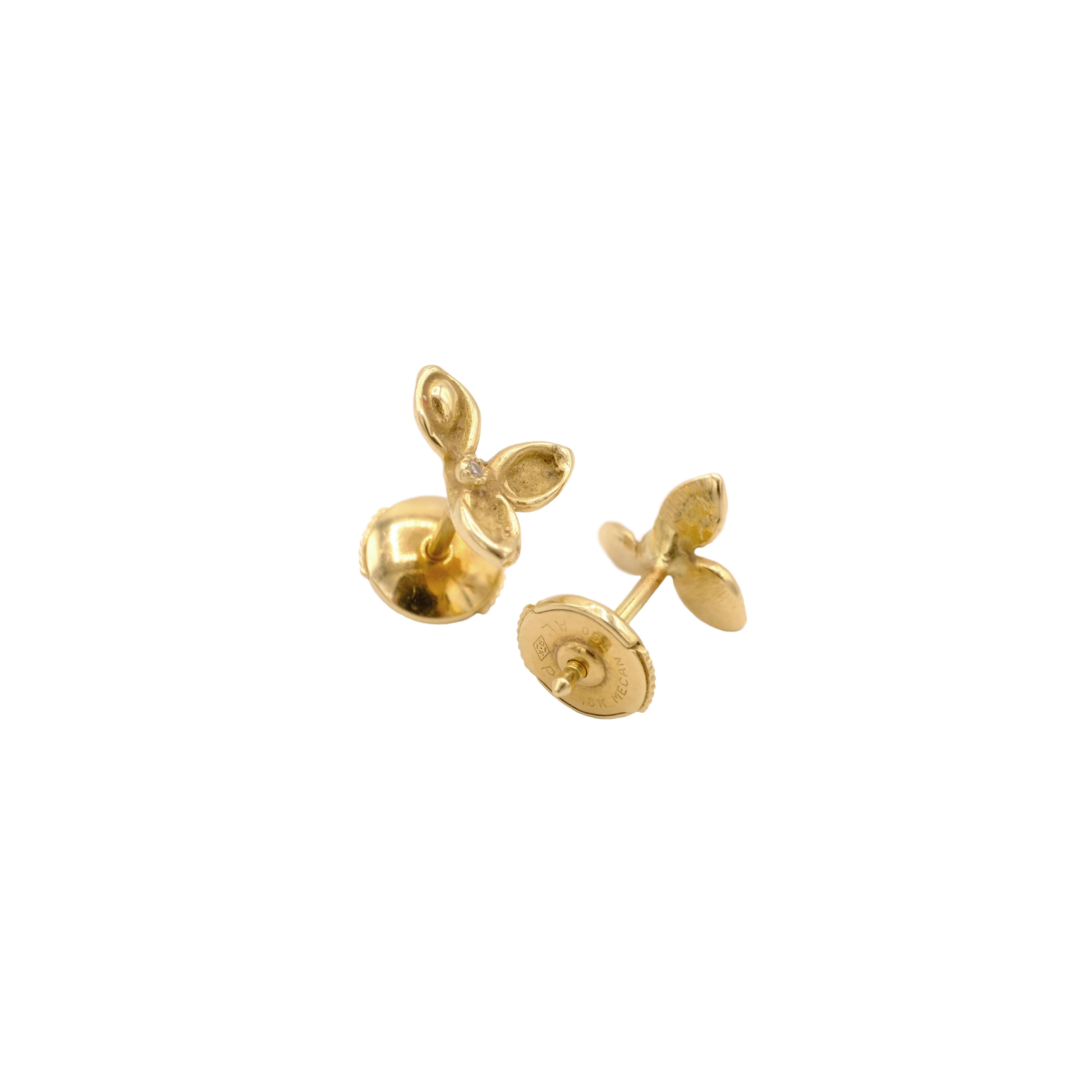 Round Cut Anais Rheiner 18 Karat Yellow Gold Diamond Flower Stud Earrings For Sale