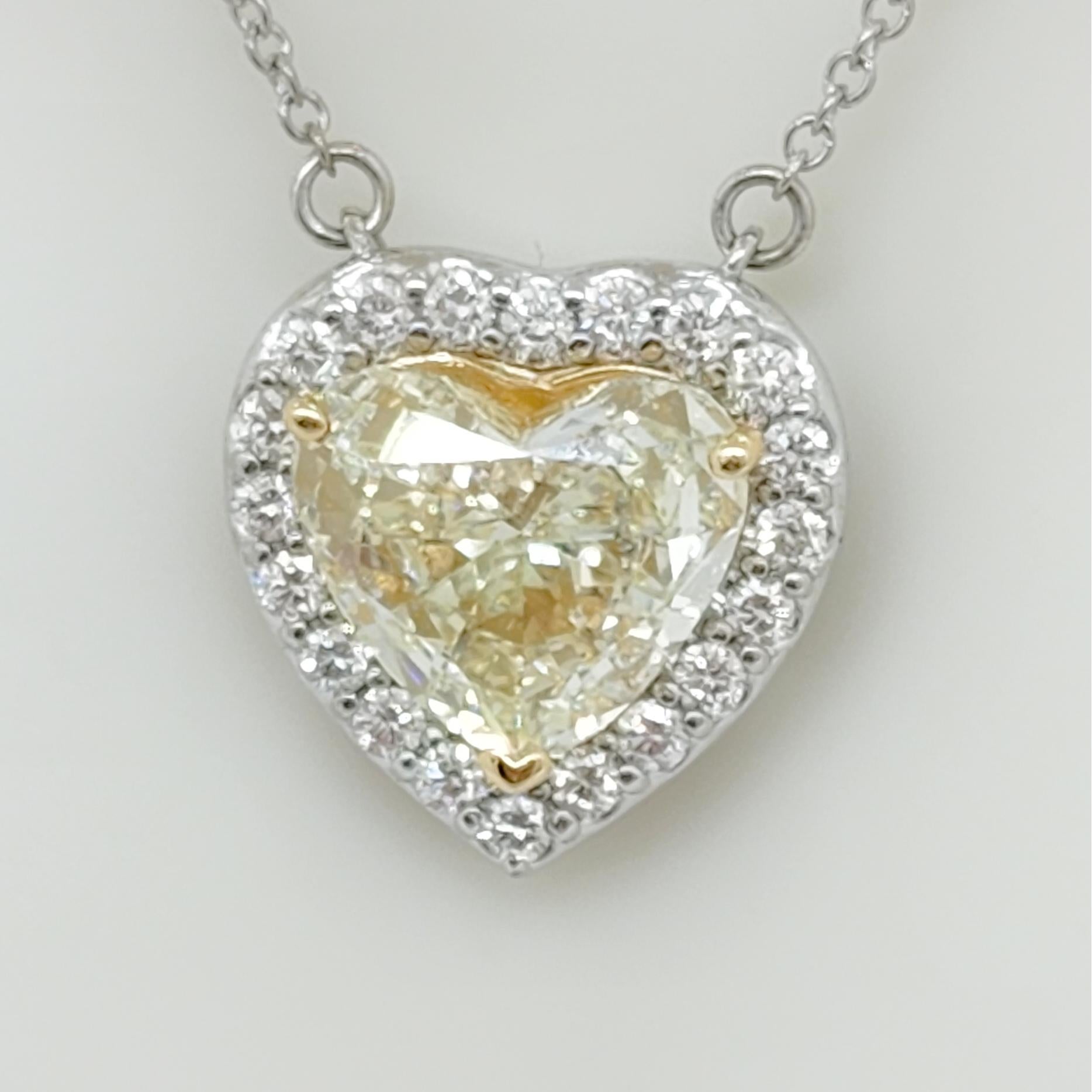 Yellow Diamond Heart and White Diamond Pendant Necklace in 18k Gold In New Condition In Los Angeles, CA