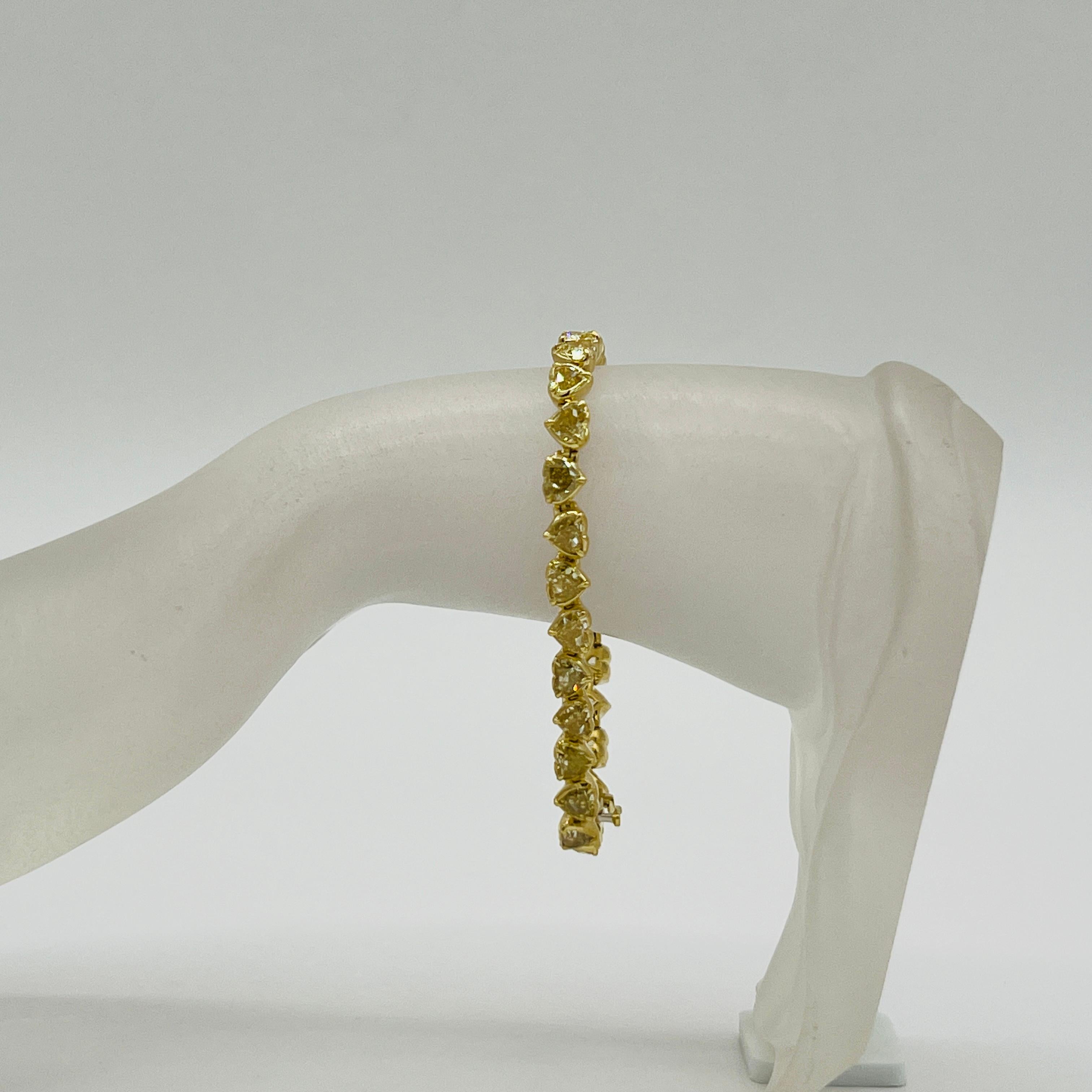 Taille cœur Bracelet cœur en or jaune 18 carats et diamants jaunes en vente