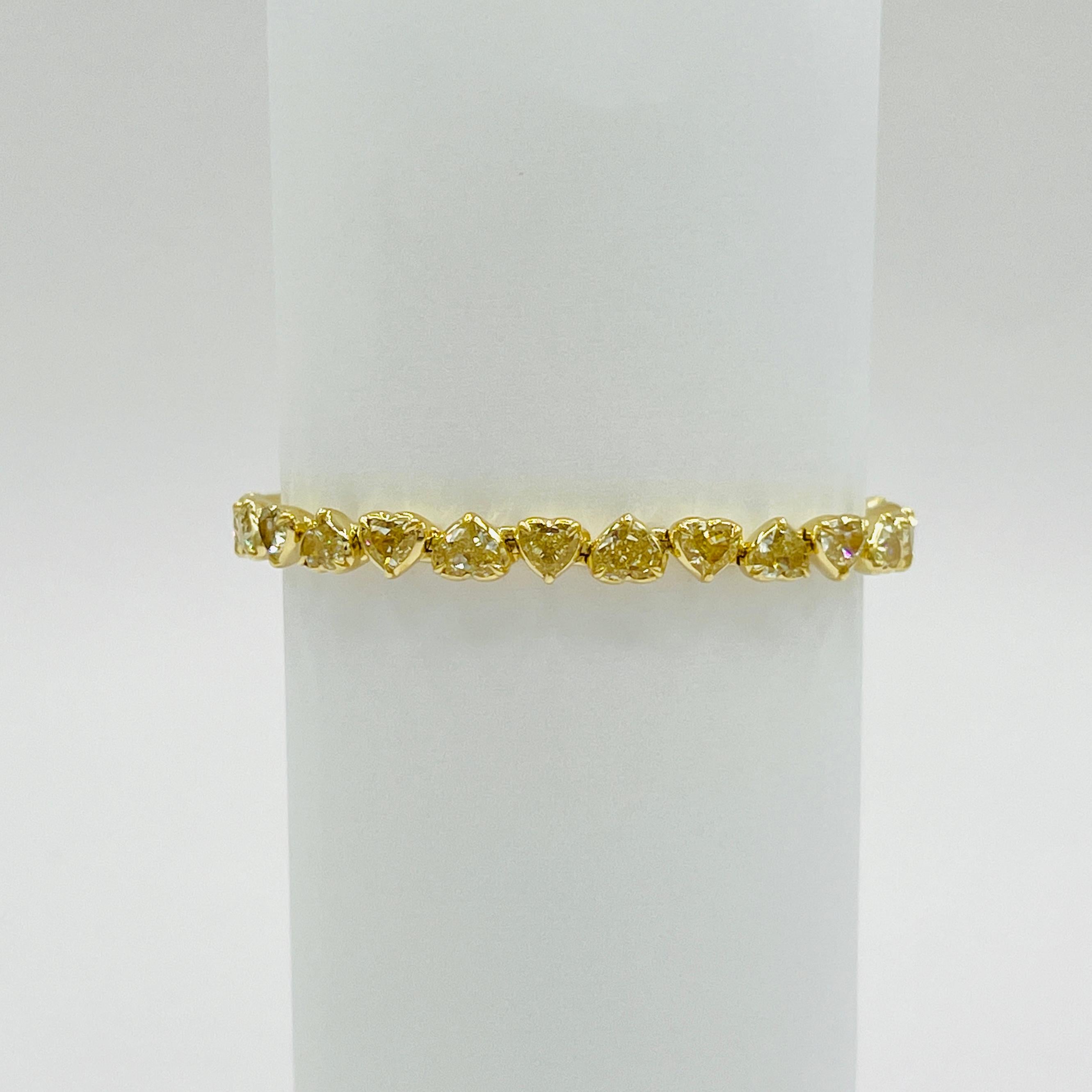 Bracelet cœur en or jaune 18 carats et diamants jaunes Neuf - En vente à Los Angeles, CA