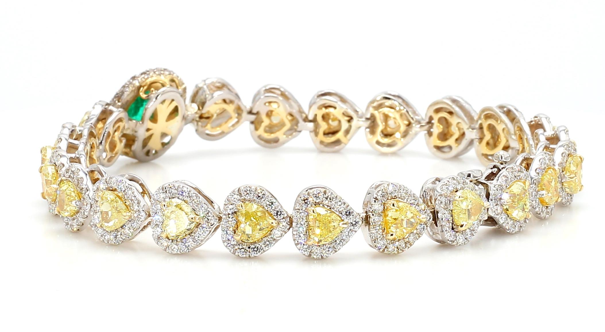 Women's Yellow Diamond Heart Shape Bracelet with Colombian Emerald Center GIA Certified For Sale