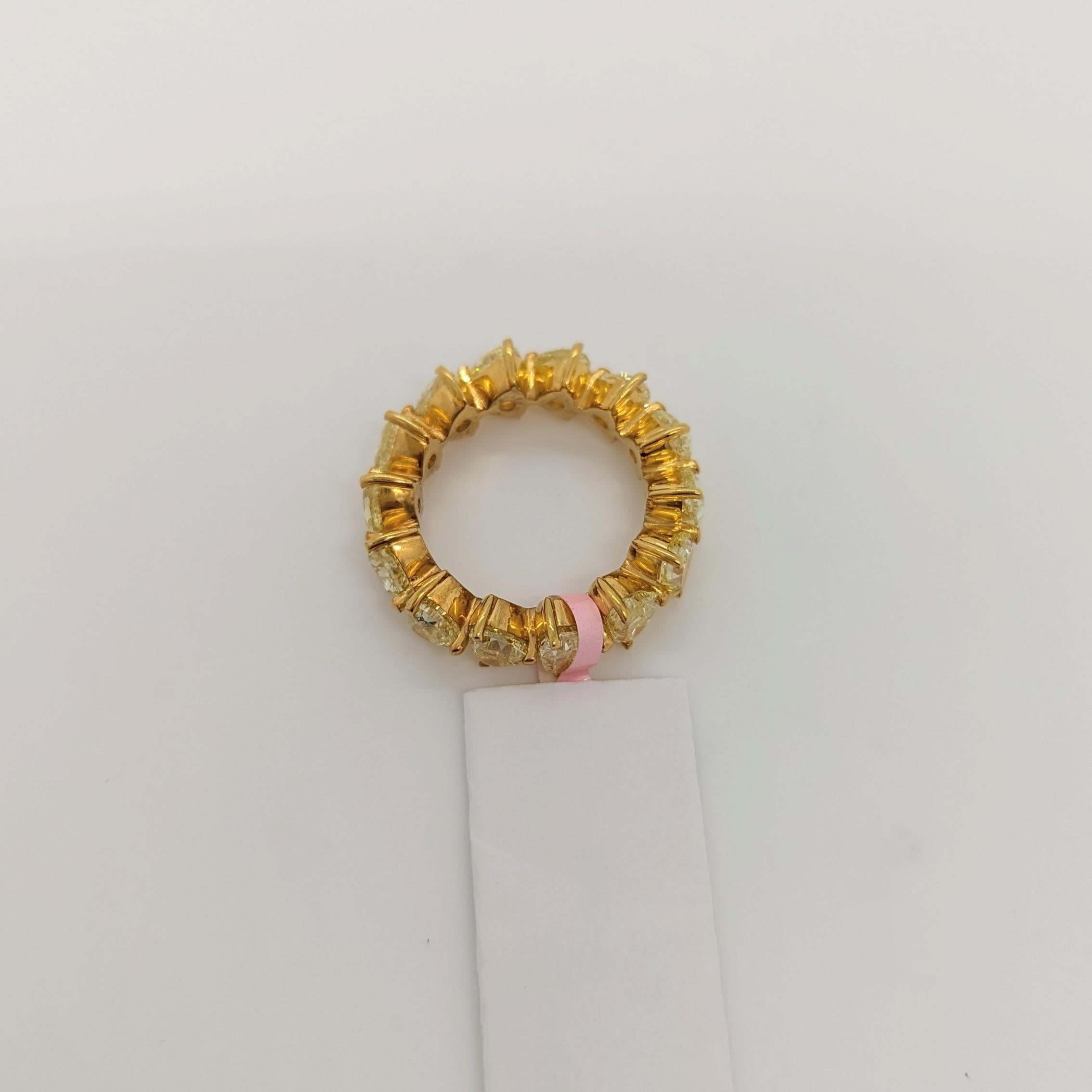 Yellow Diamond Heart Shape Eternity Band Ring in 18K Yellow Gold In New Condition For Sale In Los Angeles, CA