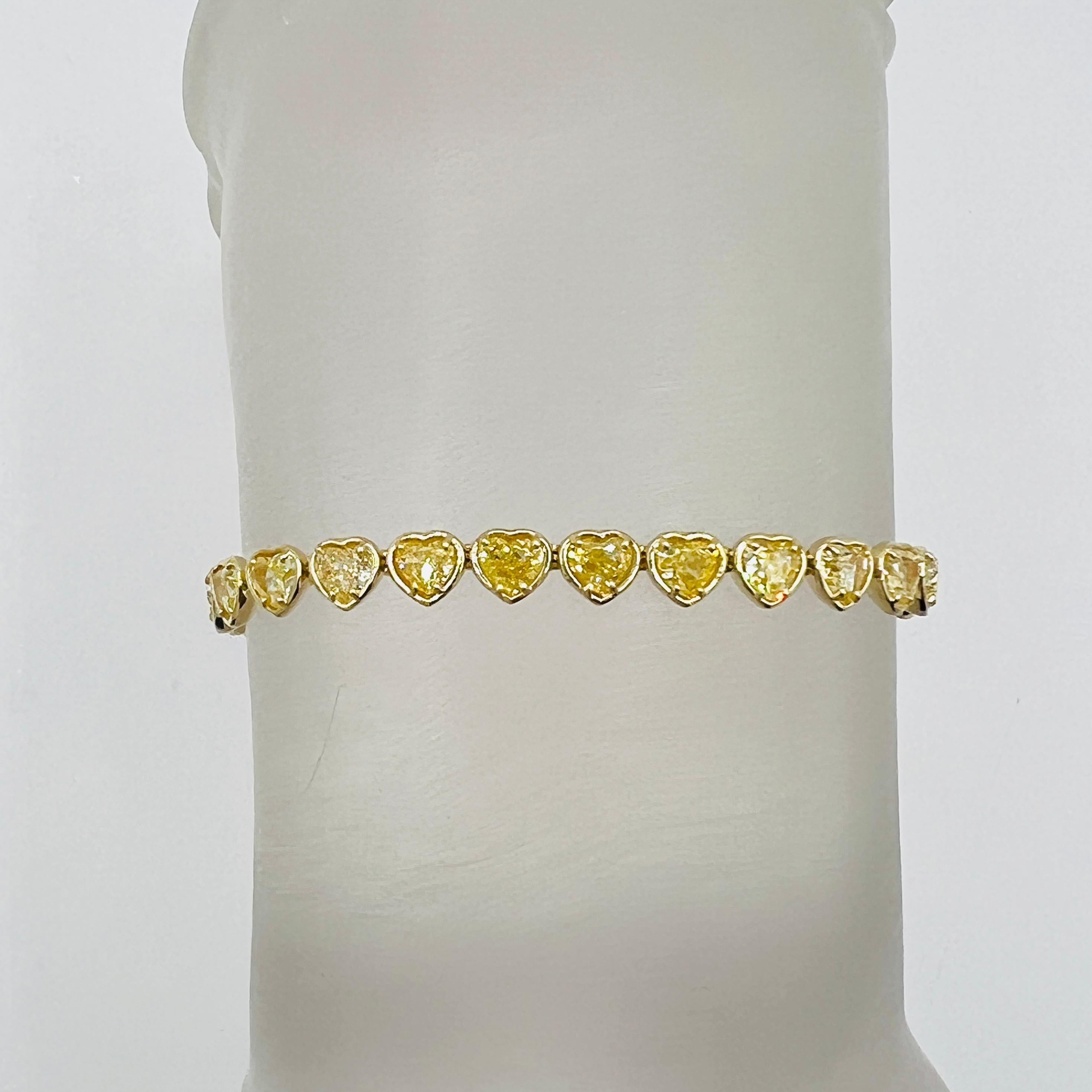 Yellow Diamond Heart Shape Tennis Bracelet in 18K Yellow Gold In New Condition In Los Angeles, CA