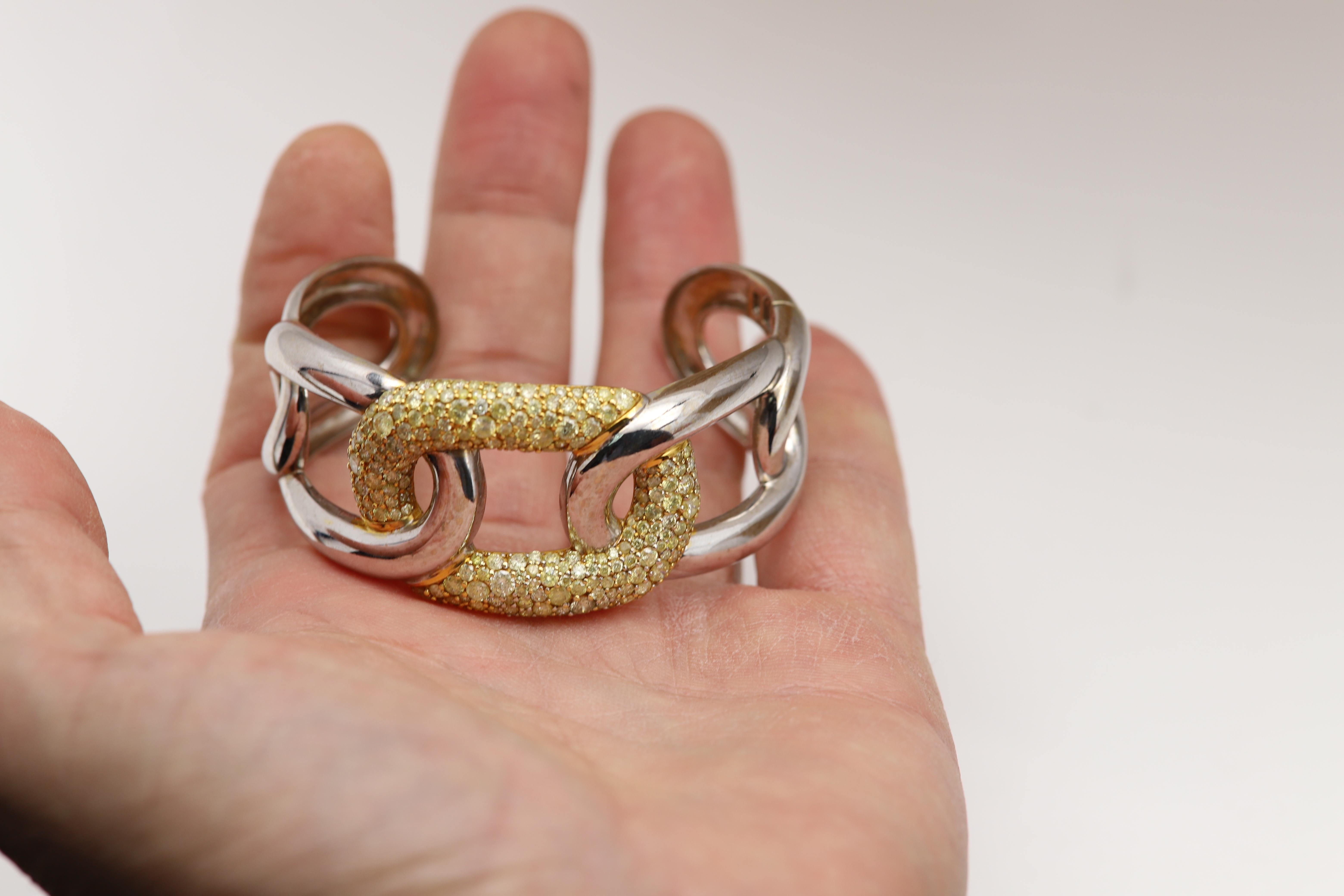 Taille ronde Bracelet manchette large en diamant jaune 8.0 CT Natural Diamonds 18 karat en vente