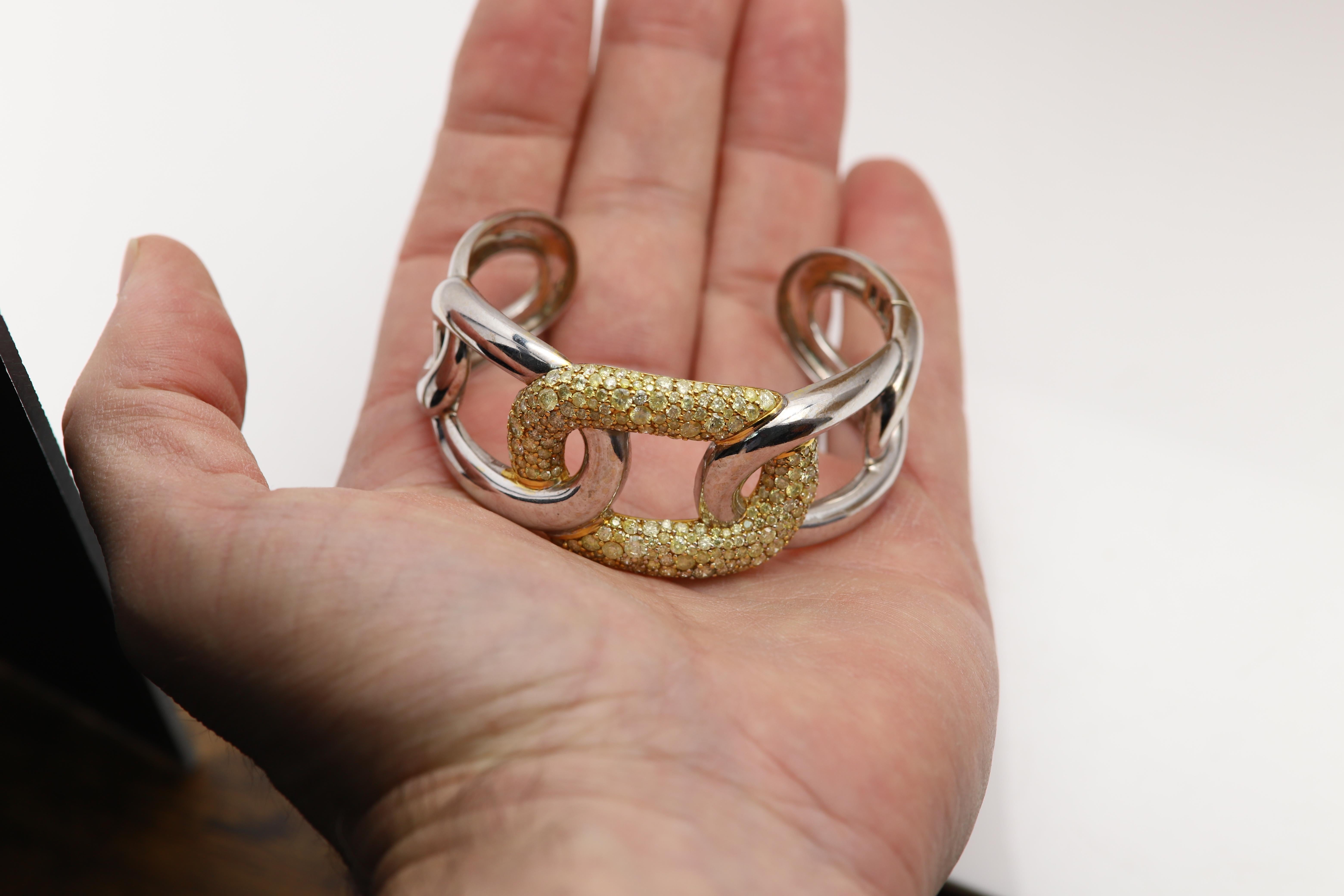 Bracelet manchette large en diamant jaune 8.0 CT Natural Diamonds 18 karat Pour femmes en vente