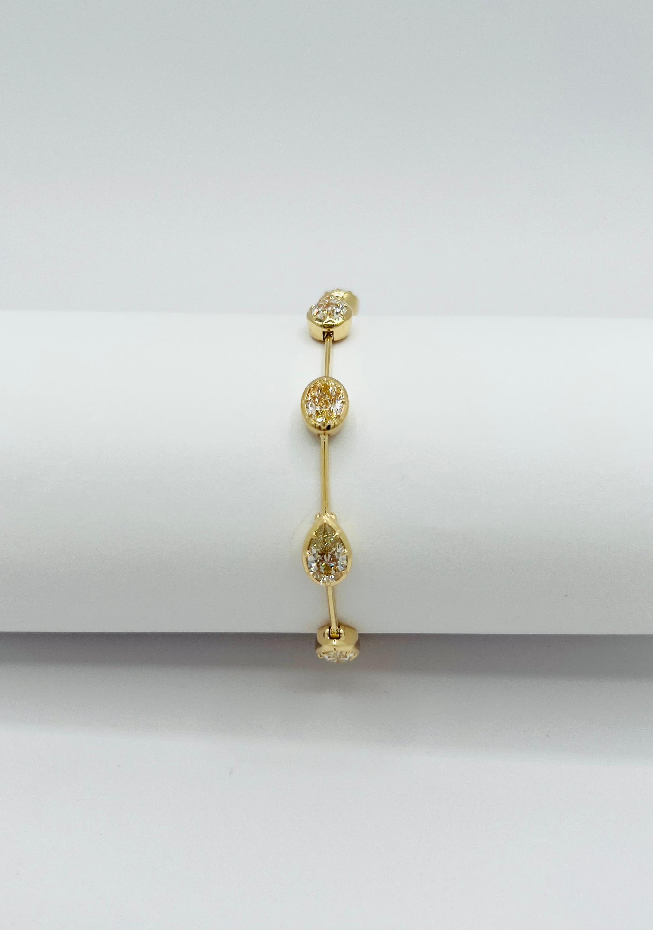 Pulsera de bisel y garras con forma mixta de diamantes amarillos en oro amarillo de 18 quilates en Nuevo estado para la venta en Los Angeles, CA