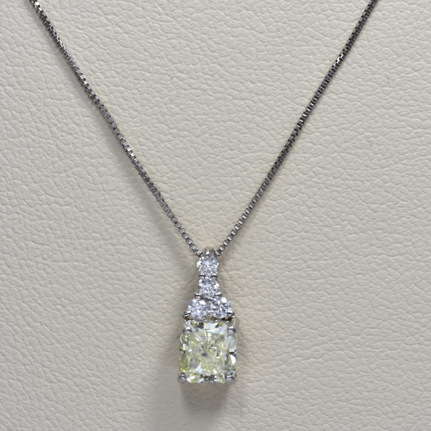 Women's or Men's Yellow Diamond Necklace For Sale