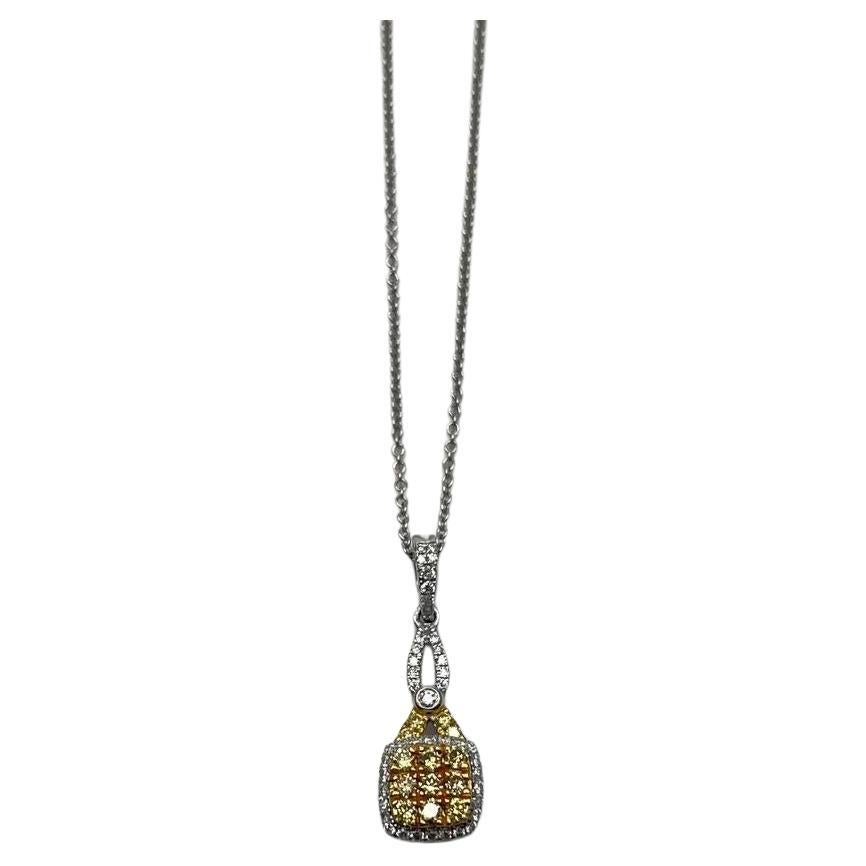 Collar de cadena con colgante de gota de oro blanco de 14 quilates engastado con diamantes amarillos