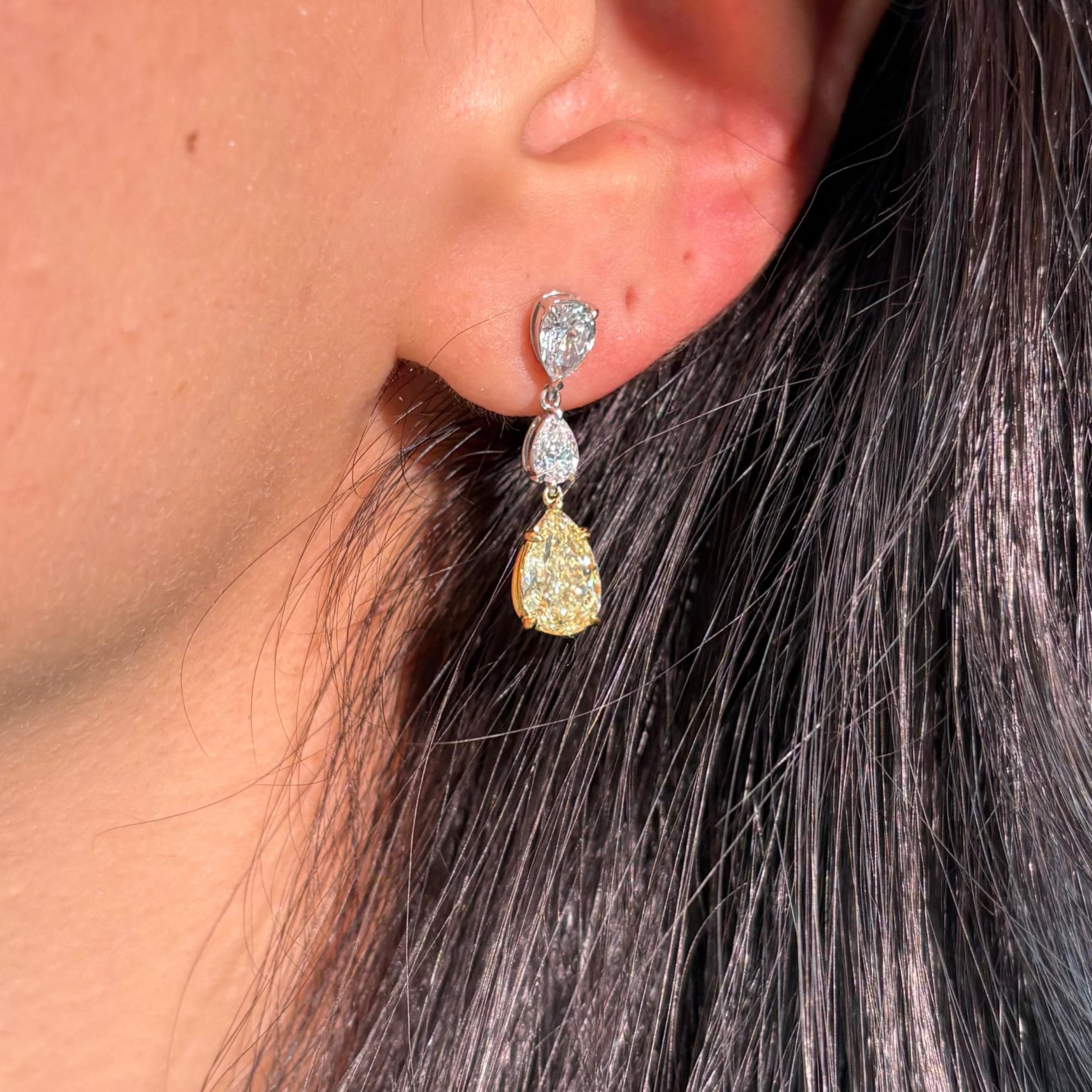 Moderne Boucles d'oreilles poire avec diamant jaune en vente