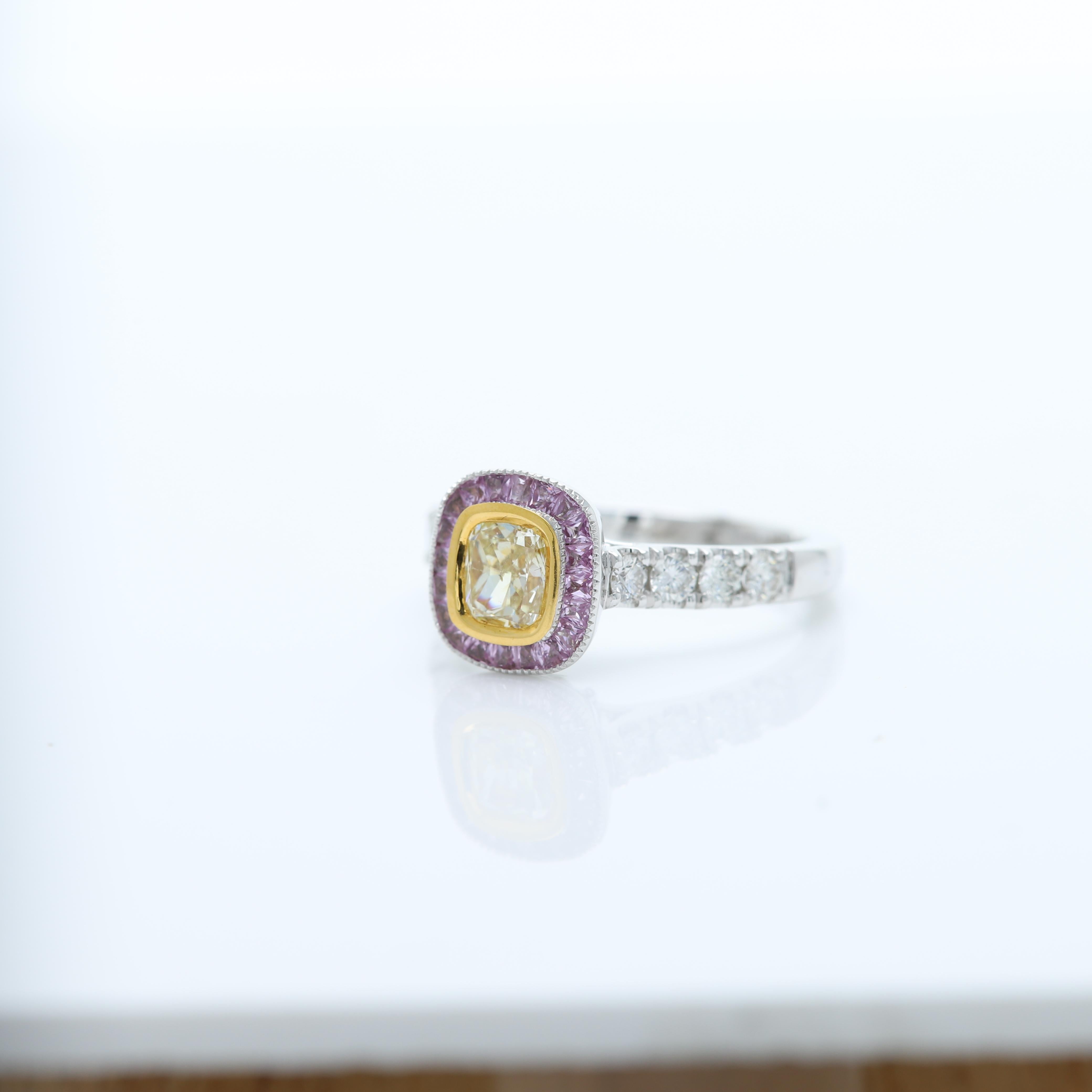 Art déco Bague en or bicolore 18 carats et diamants avec diamants jaunes et saphirs violets en vente