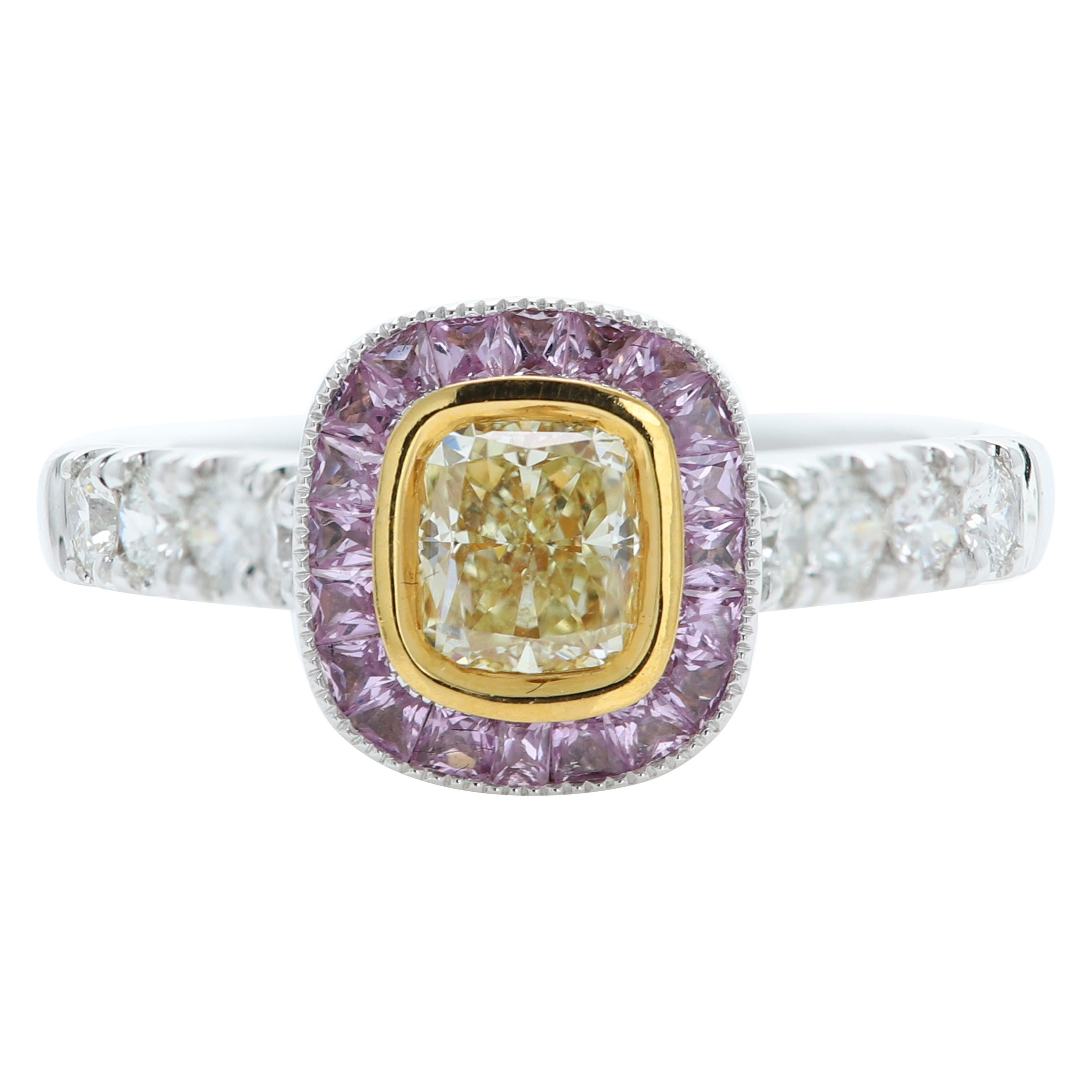 Bague en or bicolore 18 carats et diamants avec diamants jaunes et saphirs violets en vente