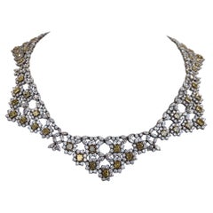 Collana con diamante giallo radiante e diamante bianco in platino e oro giallo 18 carati