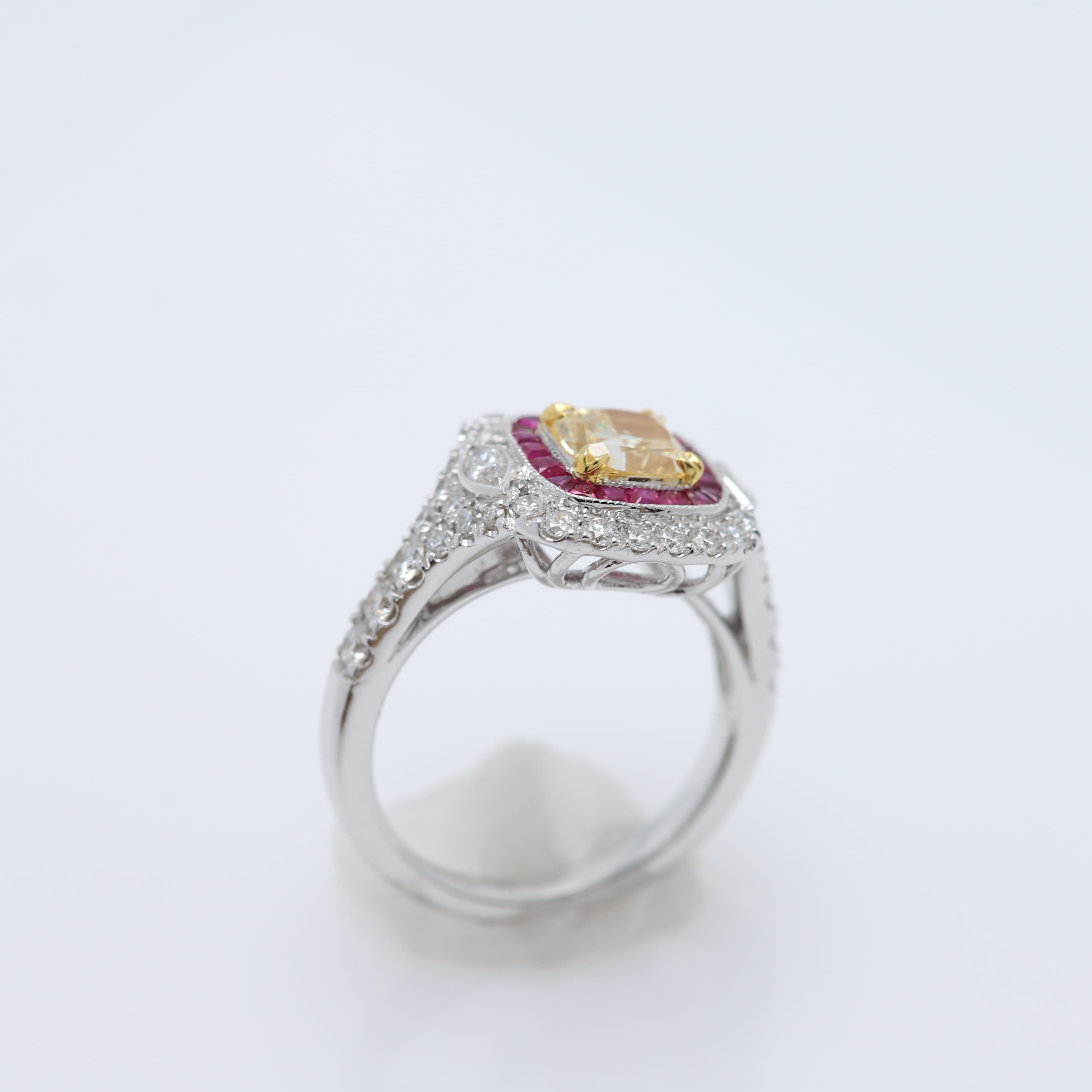 Bague en or bicolore 18 carats avec diamant jaune et rubis rouge et diamants en vente 9