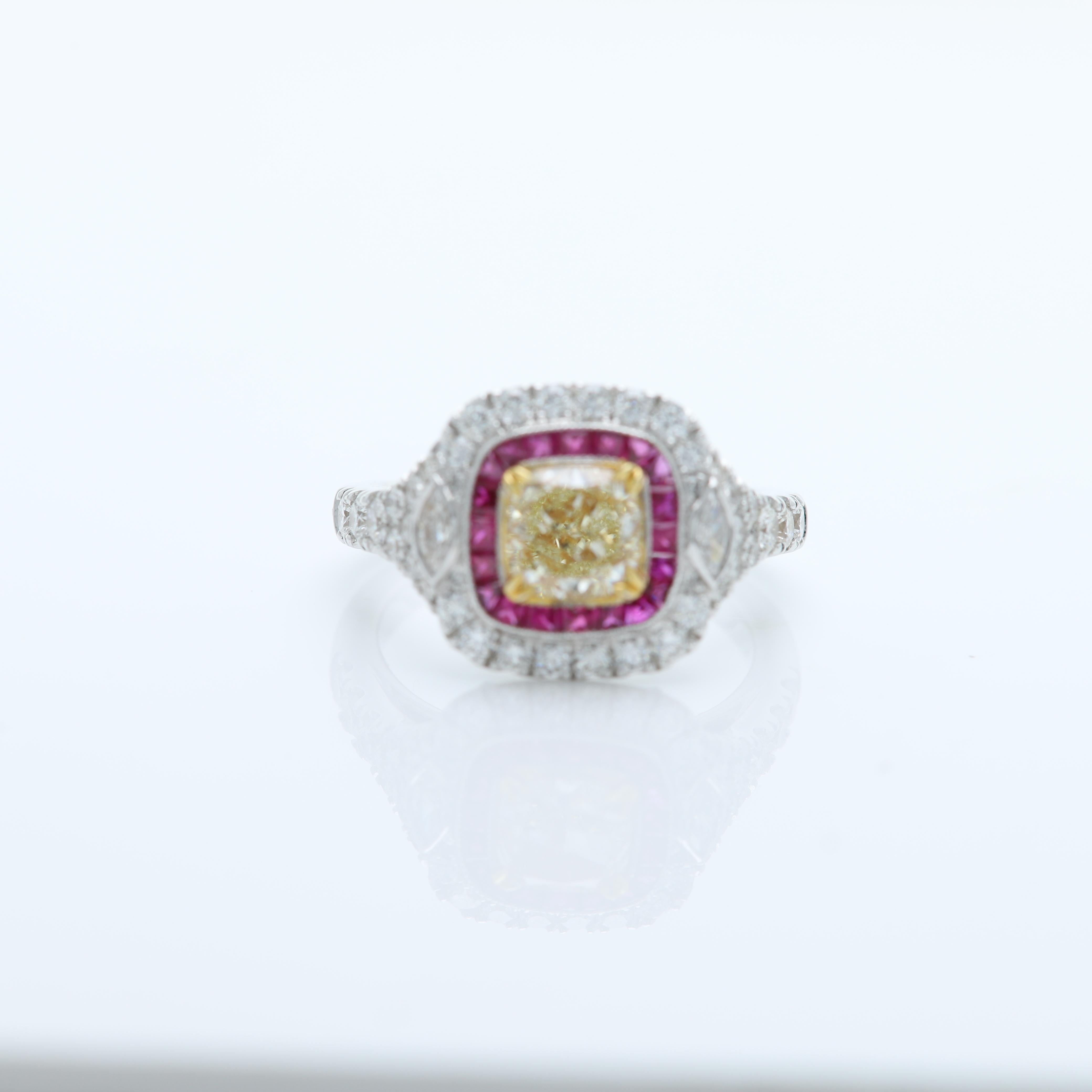 Bague en or bicolore 18 carats avec diamant jaune et rubis rouge et diamants en vente 1