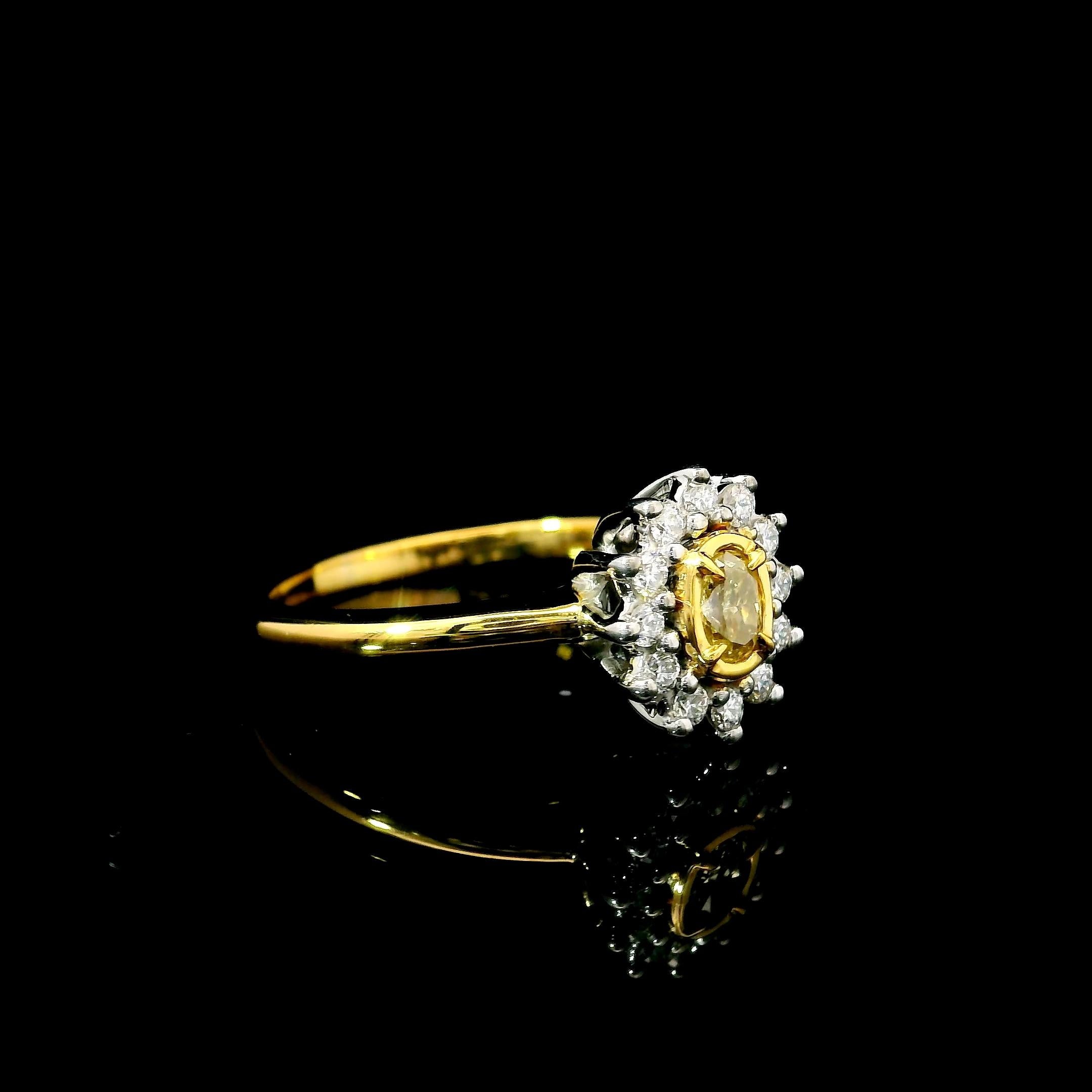 Taille ovale Bague en diamant jaune en vente