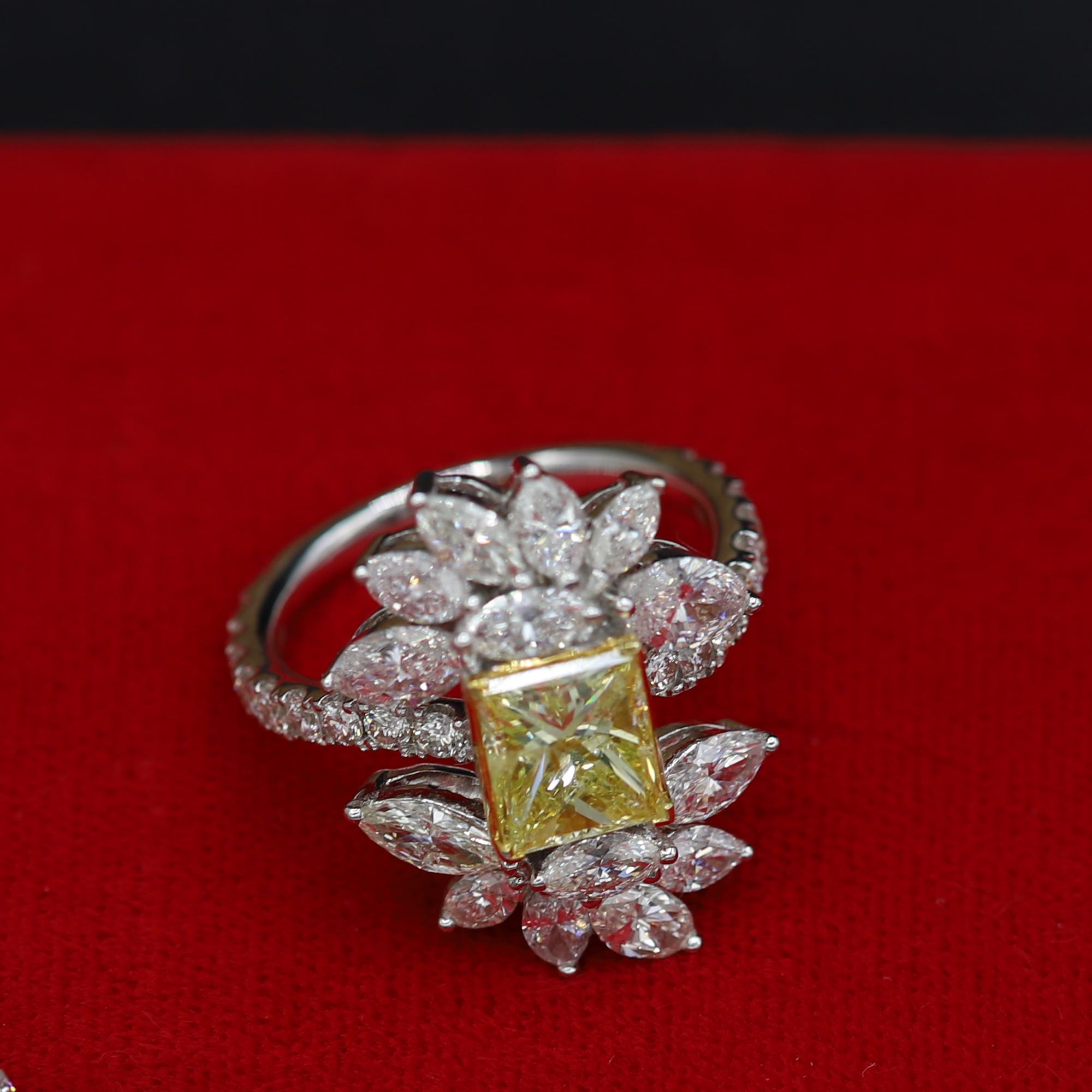 Yellow Diamond Ring with Marquise Diamonds 18 Karat White Gold For Sale 1