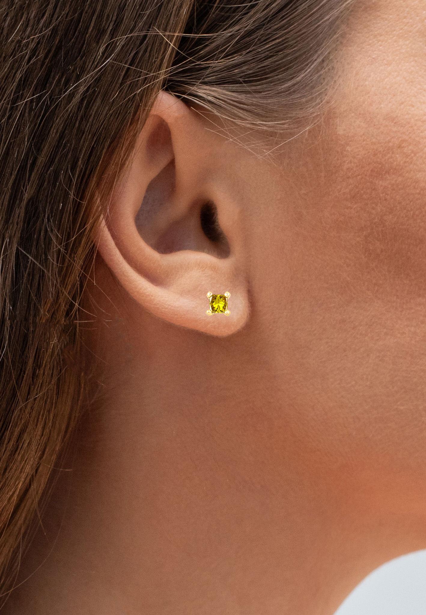 Contemporary Yellow Diamond Stud Earrings 0.25 Carats 14K Yellow Gold For Sale