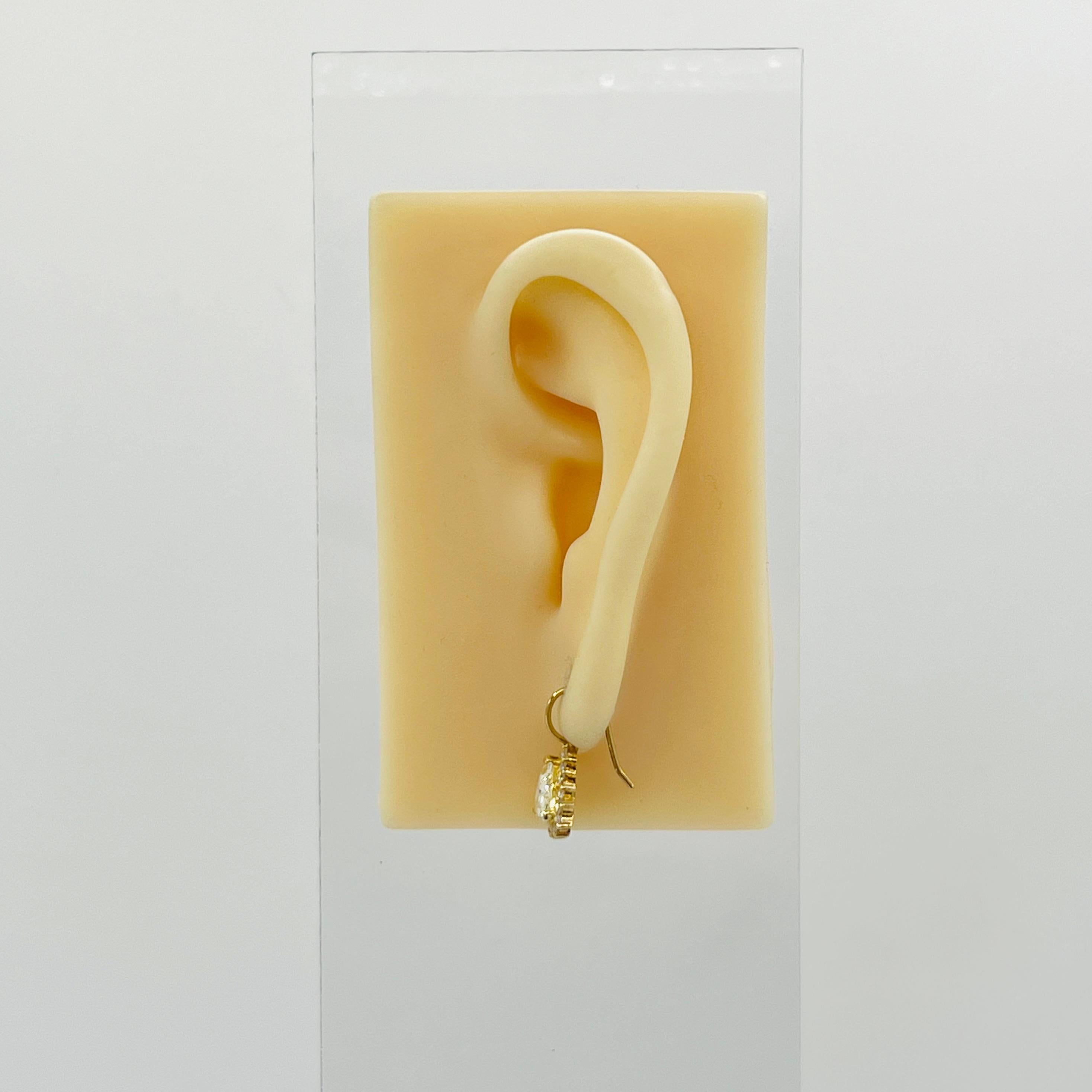 Taille trillion Pendants d'oreilles trillion de diamants jaunes en or jaune 14 carats en vente