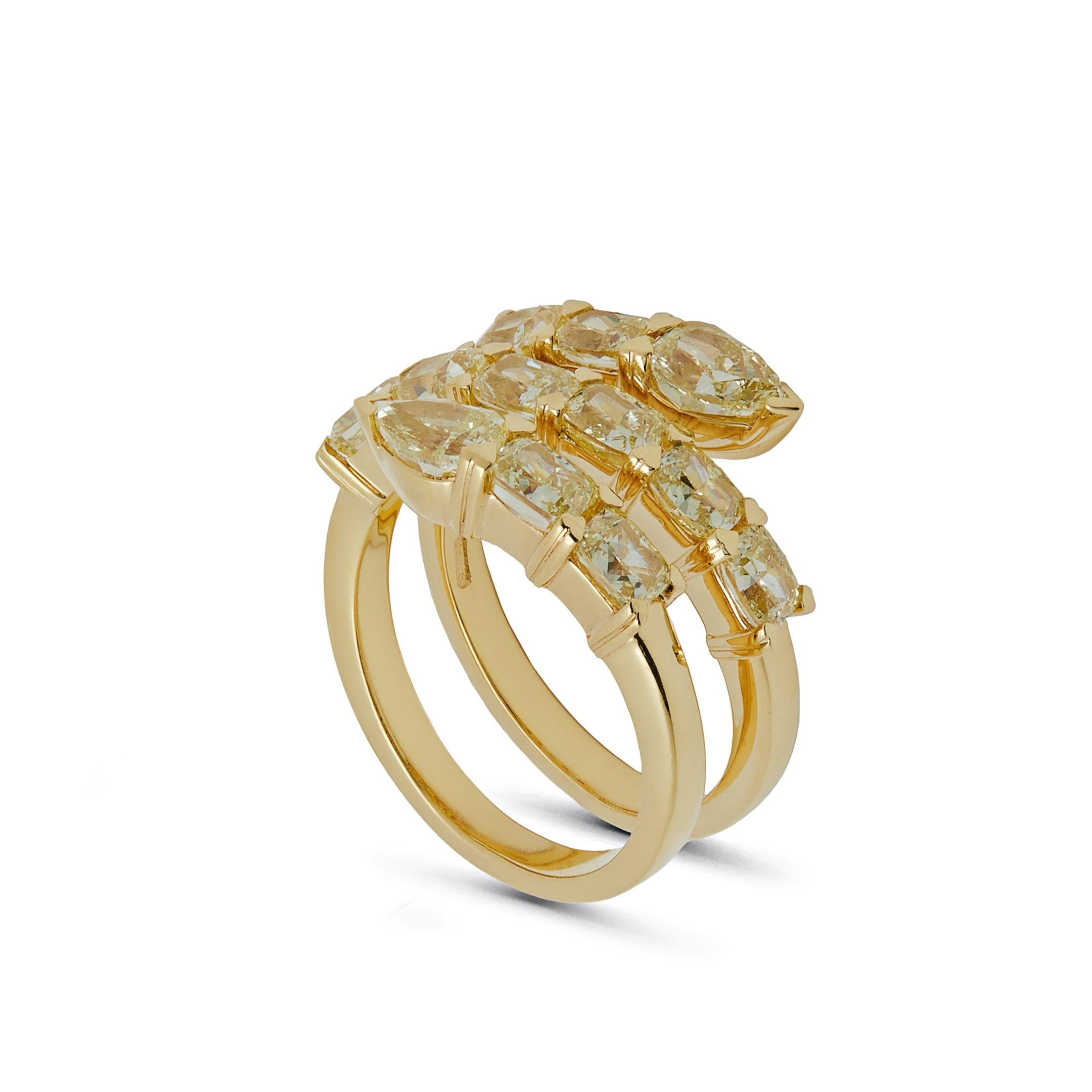 Anello Twist con diamante giallo In condizioni Nuovo in vendita a New York, NY