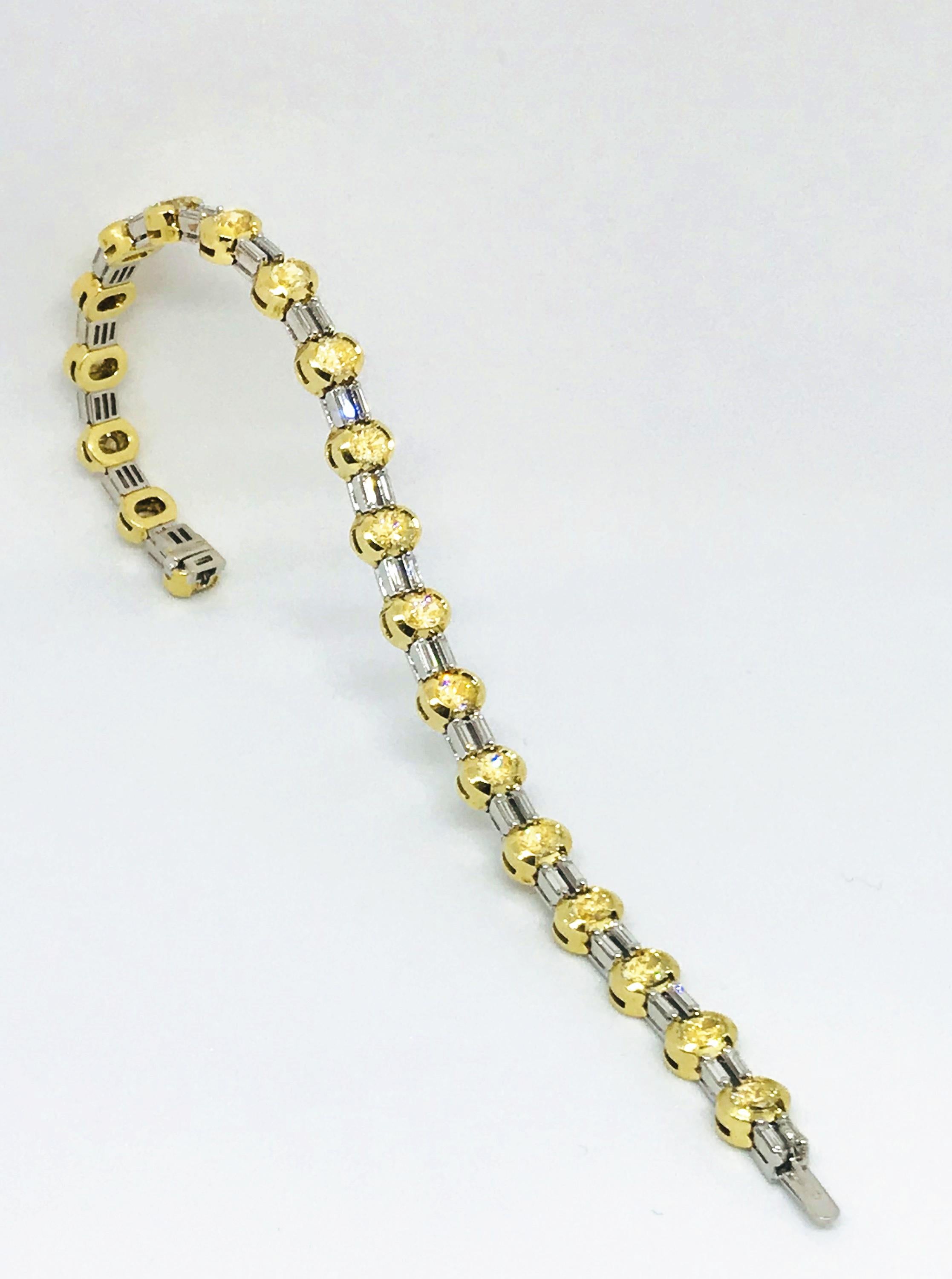 Contemporary DAMIANI Yellow Diamond White Diamond Bracelet Yellow Gold White Gold, Italy For Sale