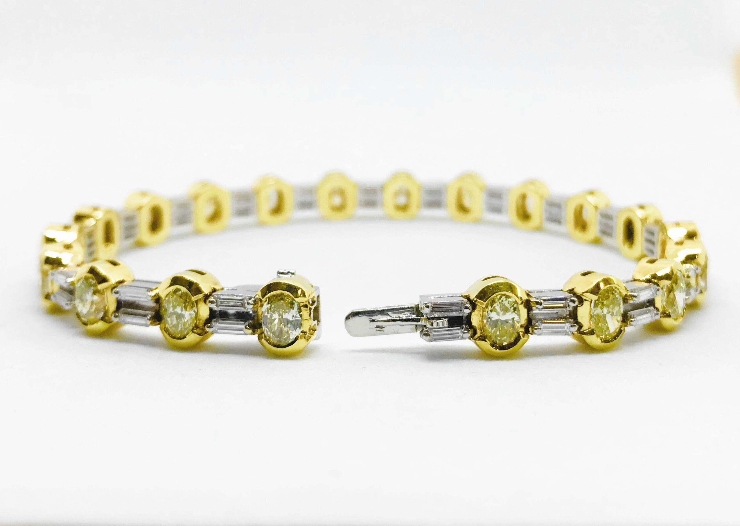 DAMIANI Yellow Diamond White Diamond Bracelet Yellow Gold White Gold, Italy In New Condition For Sale In San Francisco, CA