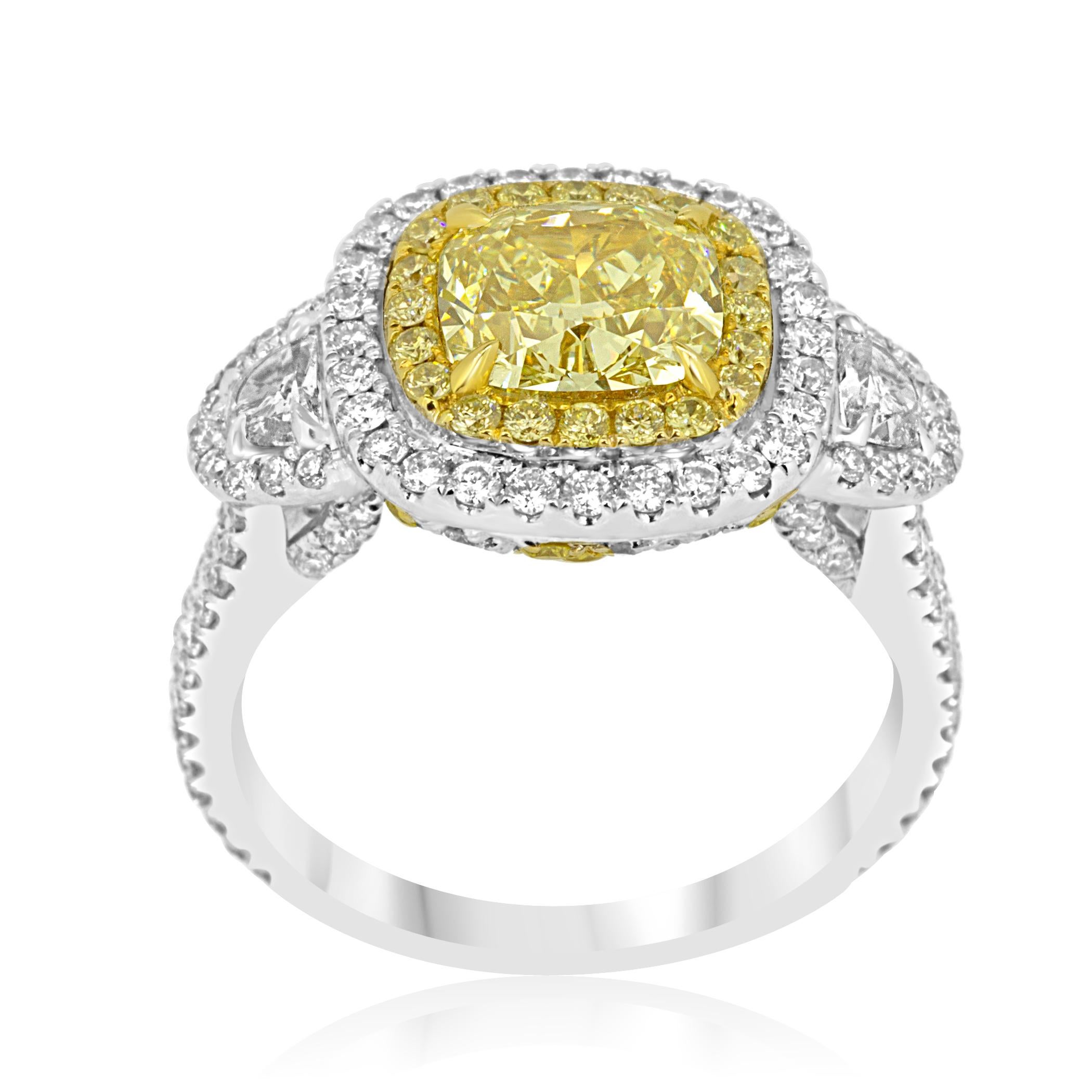 Cushion Cut Yellow Diamond White Diamond Halo Three-Stone Bridal Fashion Two-Color Gold Ring
