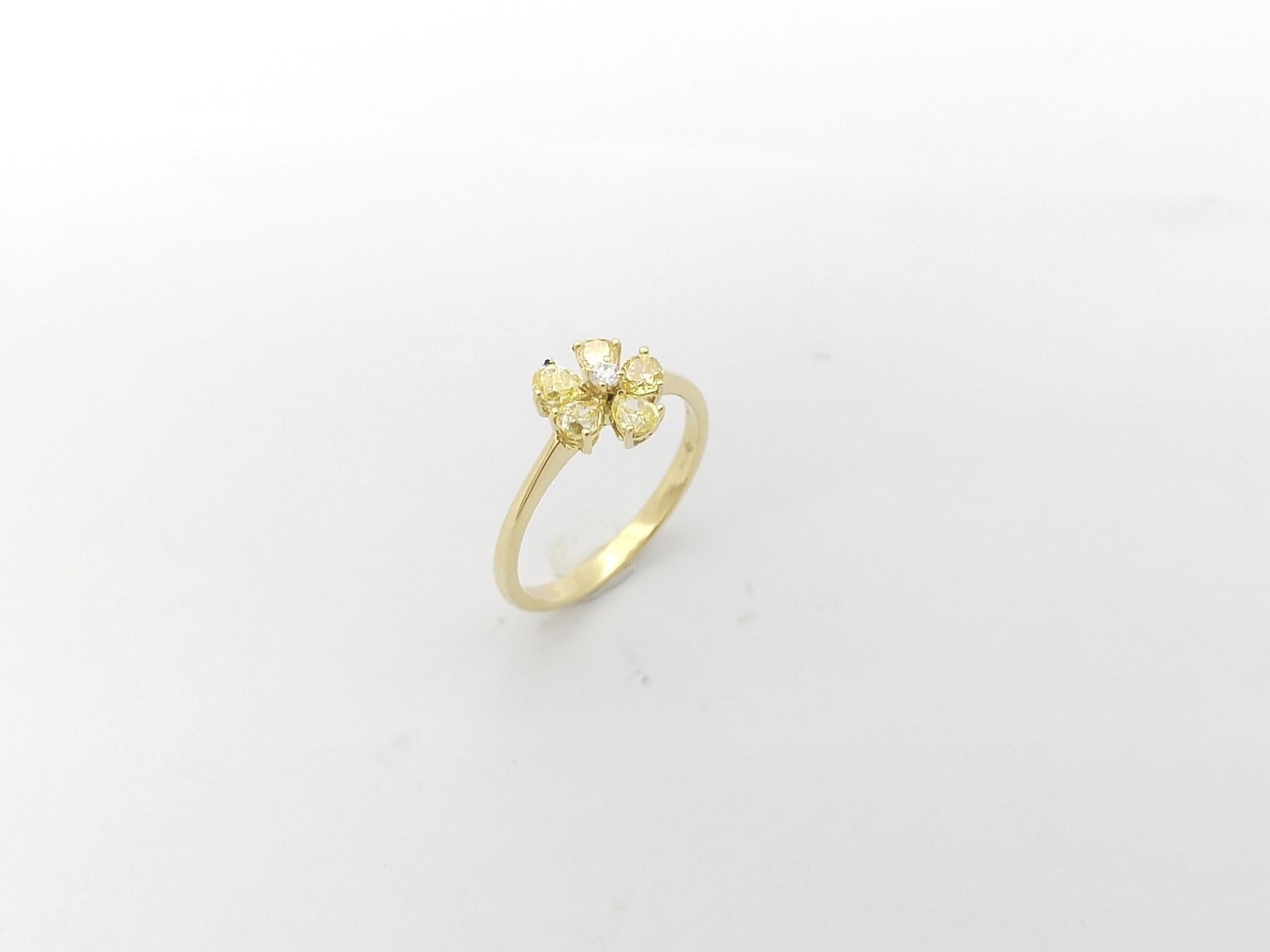 Yellow Diamond with Diamond Ring Set in 18K Gold Settings For Sale 8
