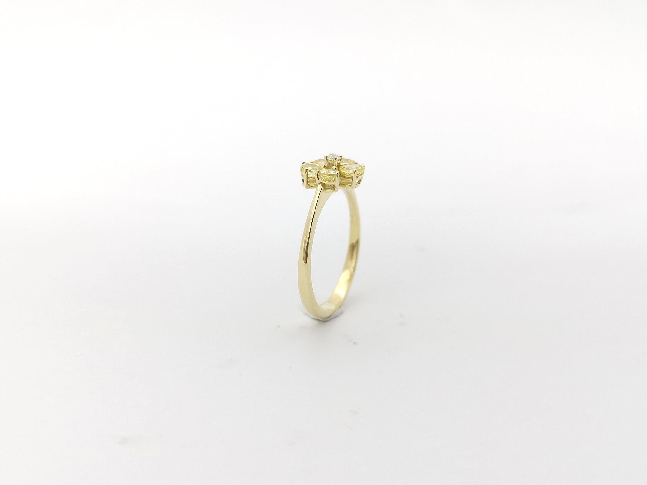 Yellow Diamond with Diamond Ring Set in 18K Gold Settings For Sale 9