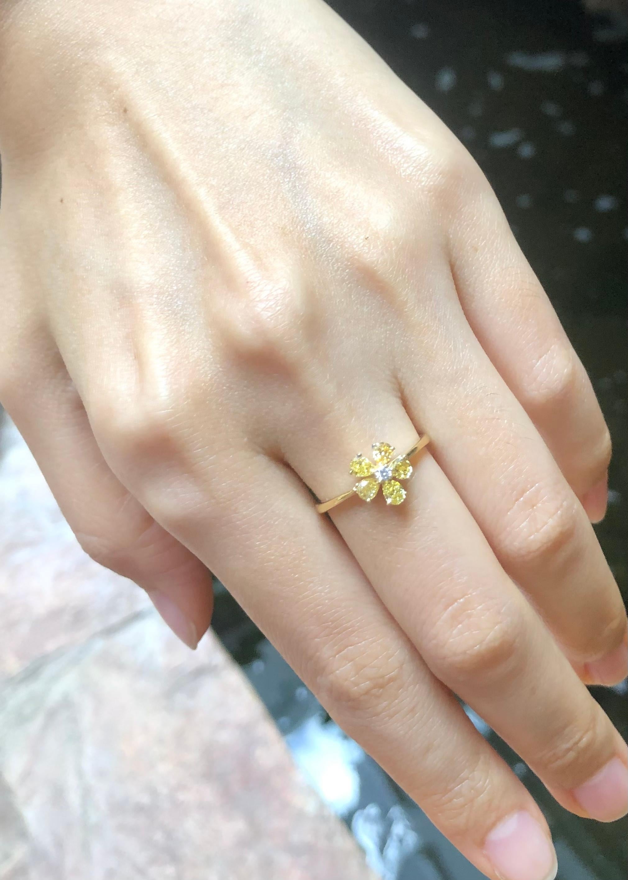 Contemporary Yellow Diamond with Diamond Ring Set in 18K Gold Settings For Sale