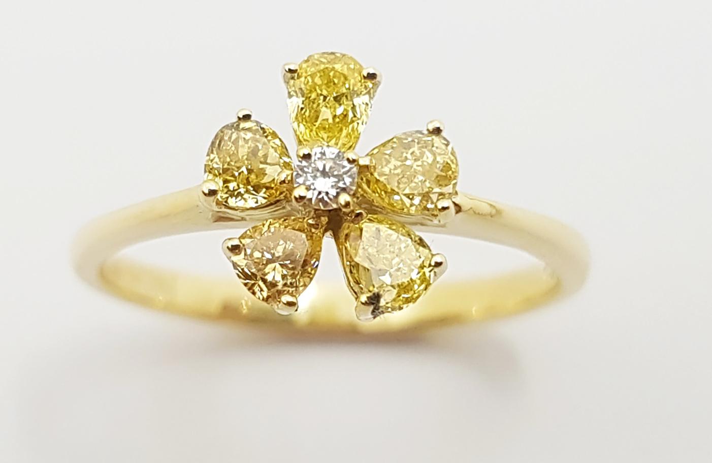 Yellow Diamond with Diamond Ring Set in 18K Gold Settings For Sale 2