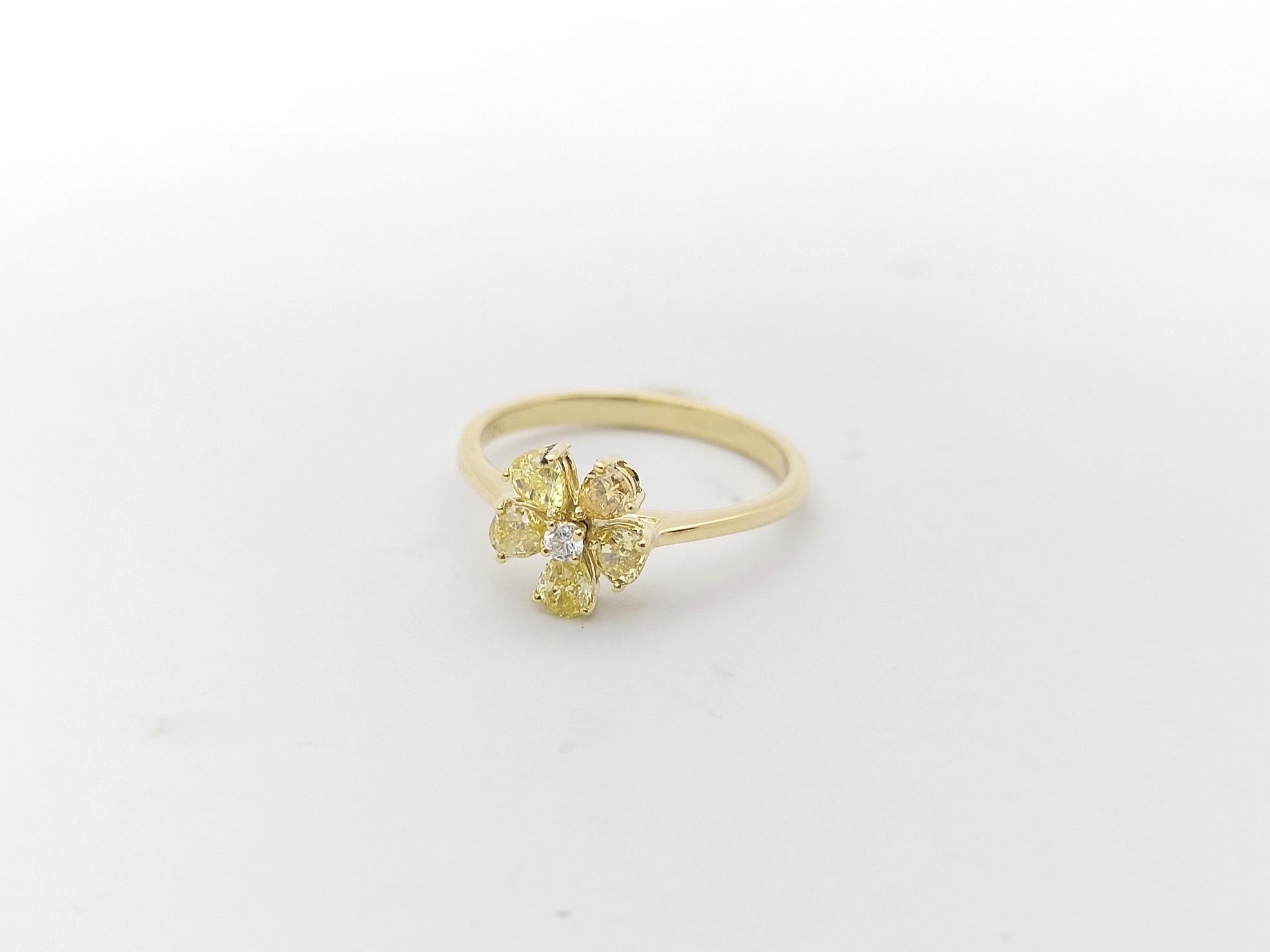 Yellow Diamond with Diamond Ring Set in 18K Gold Settings For Sale 3