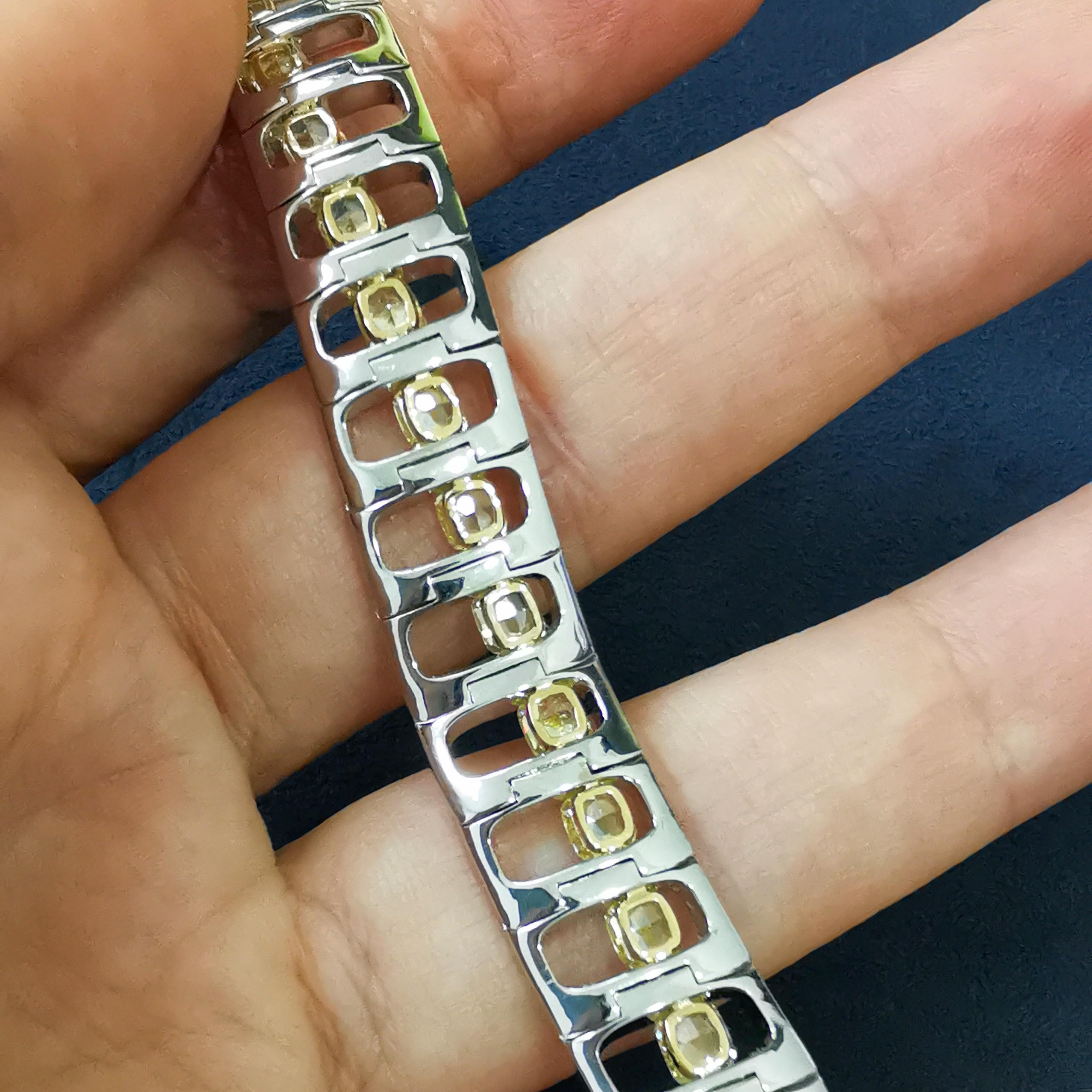 Taille coussin Bracelet haute joaillerie en or blanc 18 carats avec diamants jaunes de 8,19 carats en vente