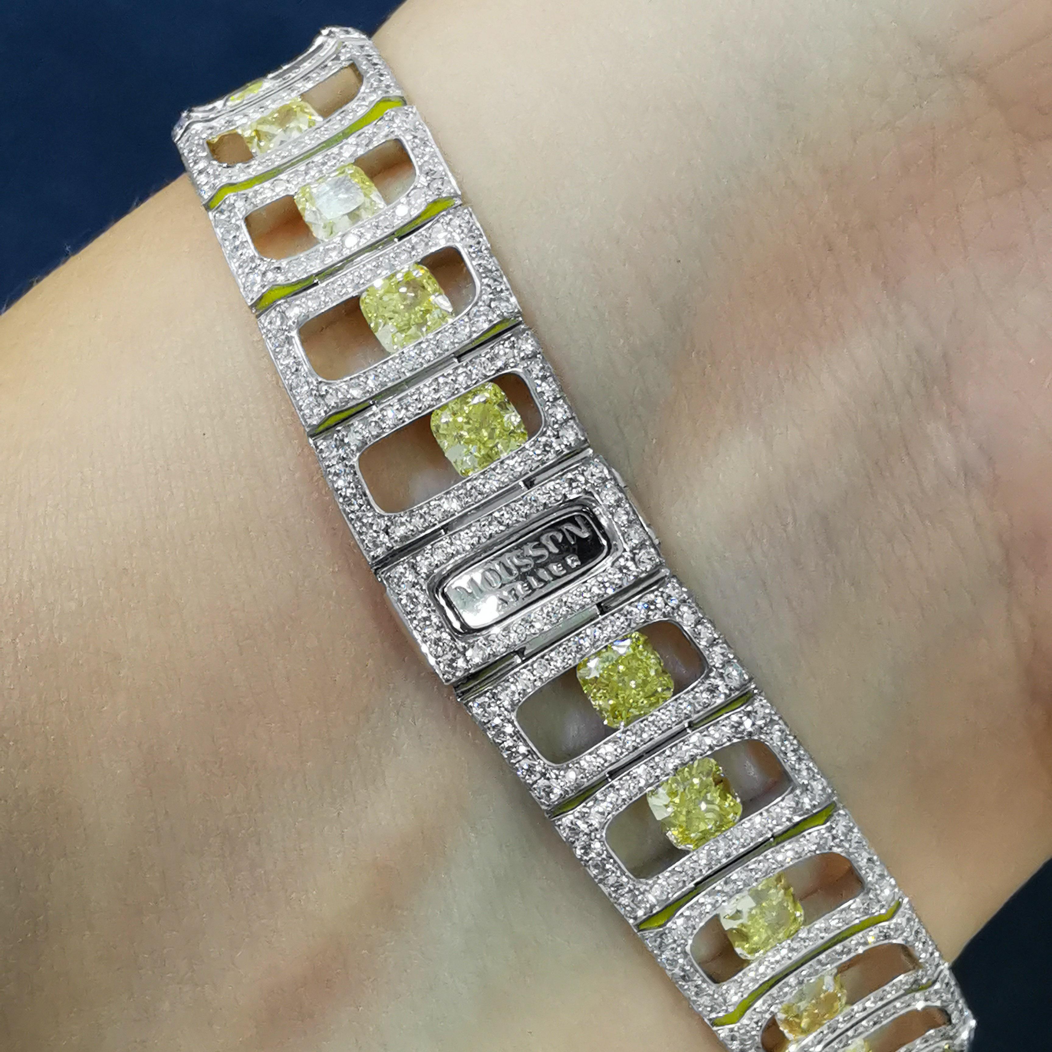 Women's or Men's Yellow Diamonds 8.19 Carats Diamonds 18 Karat White Gold High Jewellery Bracelet For Sale